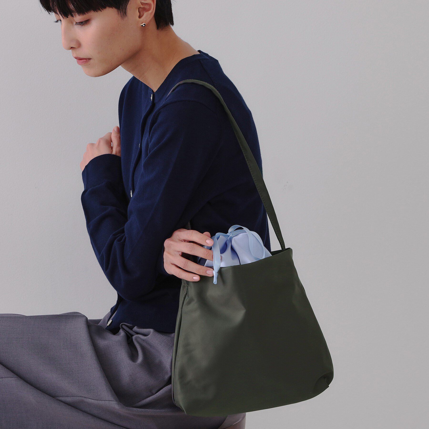 OPAQUE.CLIP「サテンコンビ巾着ワンショルダーバッグ」|ショルダー・メッセンジャー|チャコールグレー(5