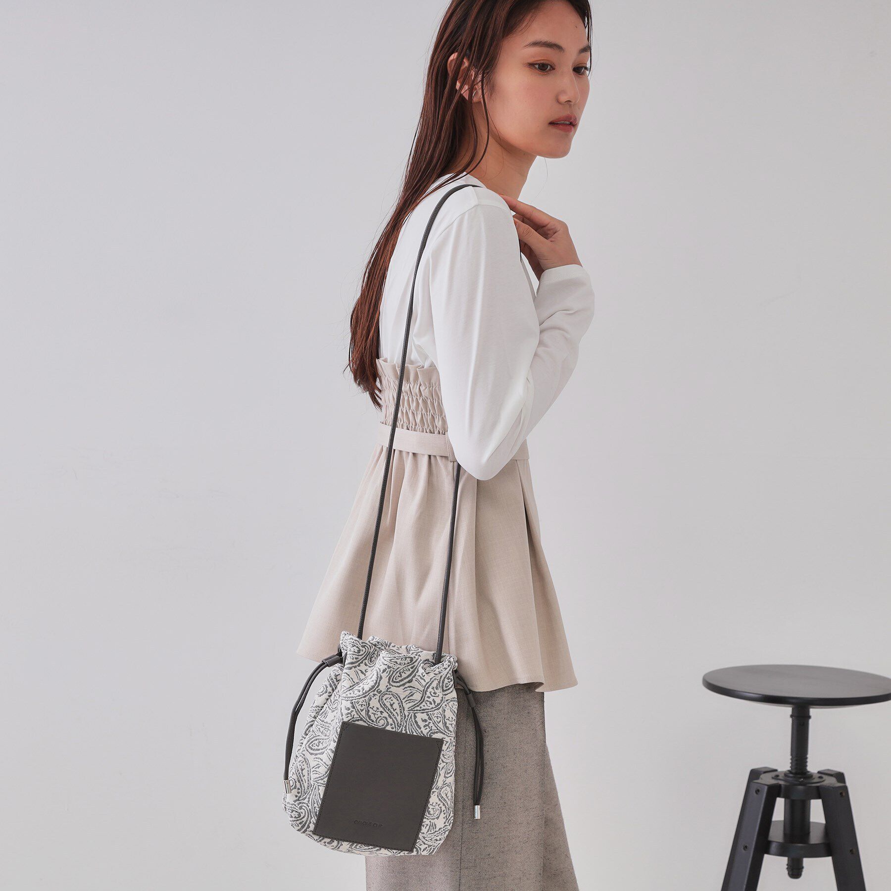 OPAQUE.CLIP「【長さ調整可能】巾着ドロストーリングミニショルダーバッグ」|ショルダー・メッセンジャー|チャコールグレー(1