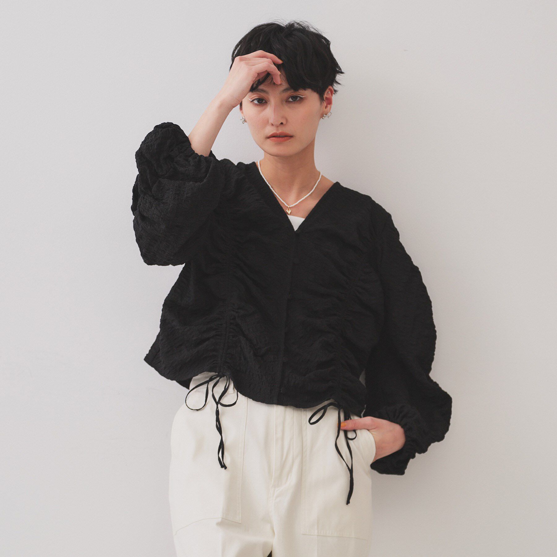 OPAQUE.CLIP「ふくれジャカードシャーリングデザインブラウス【洗濯機洗い可】」|シャツ・ブラウス|