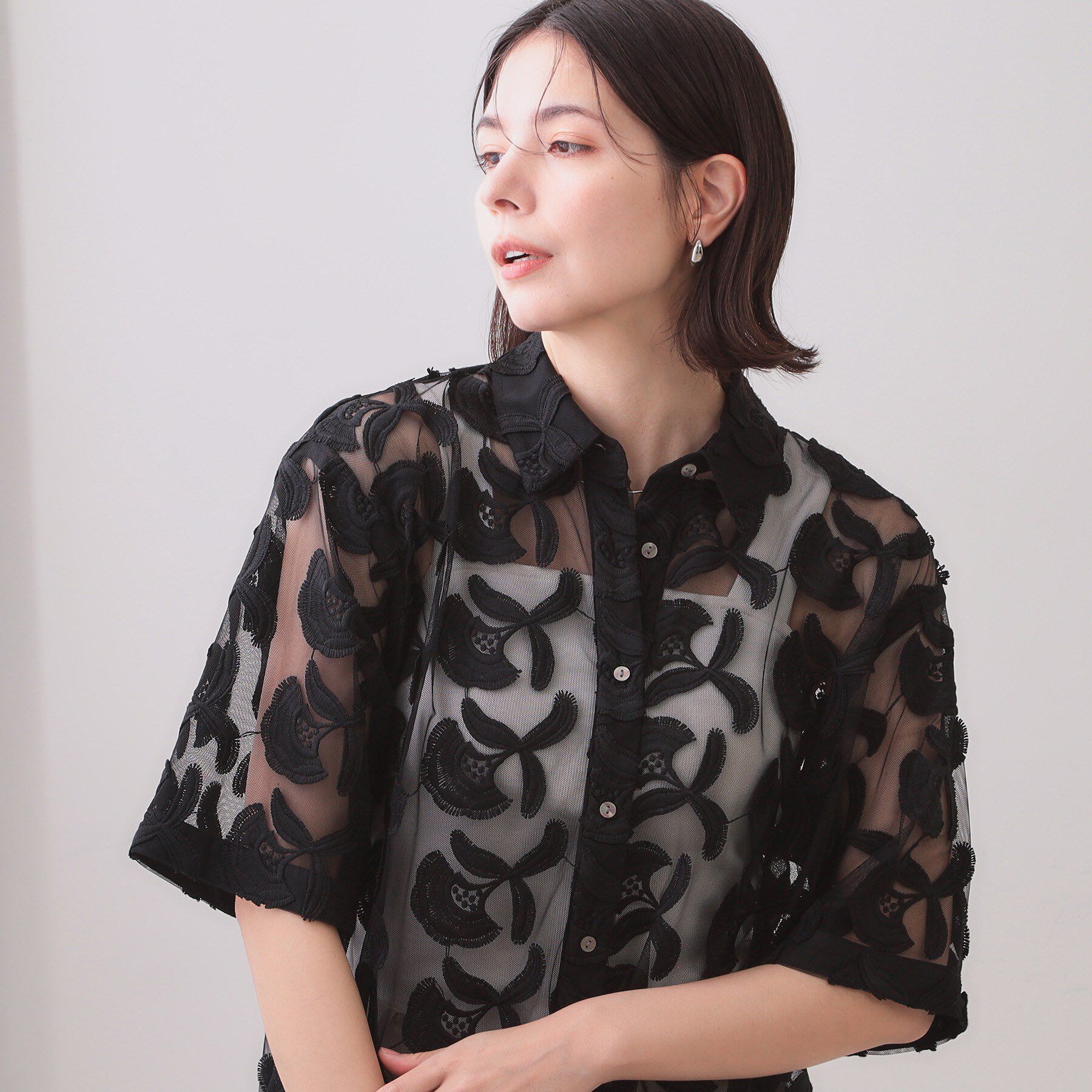 OPAQUE.CLIP「3Dフラワーレースシャツ【洗える】」|シャツ・ブラウス|ブラック(019)