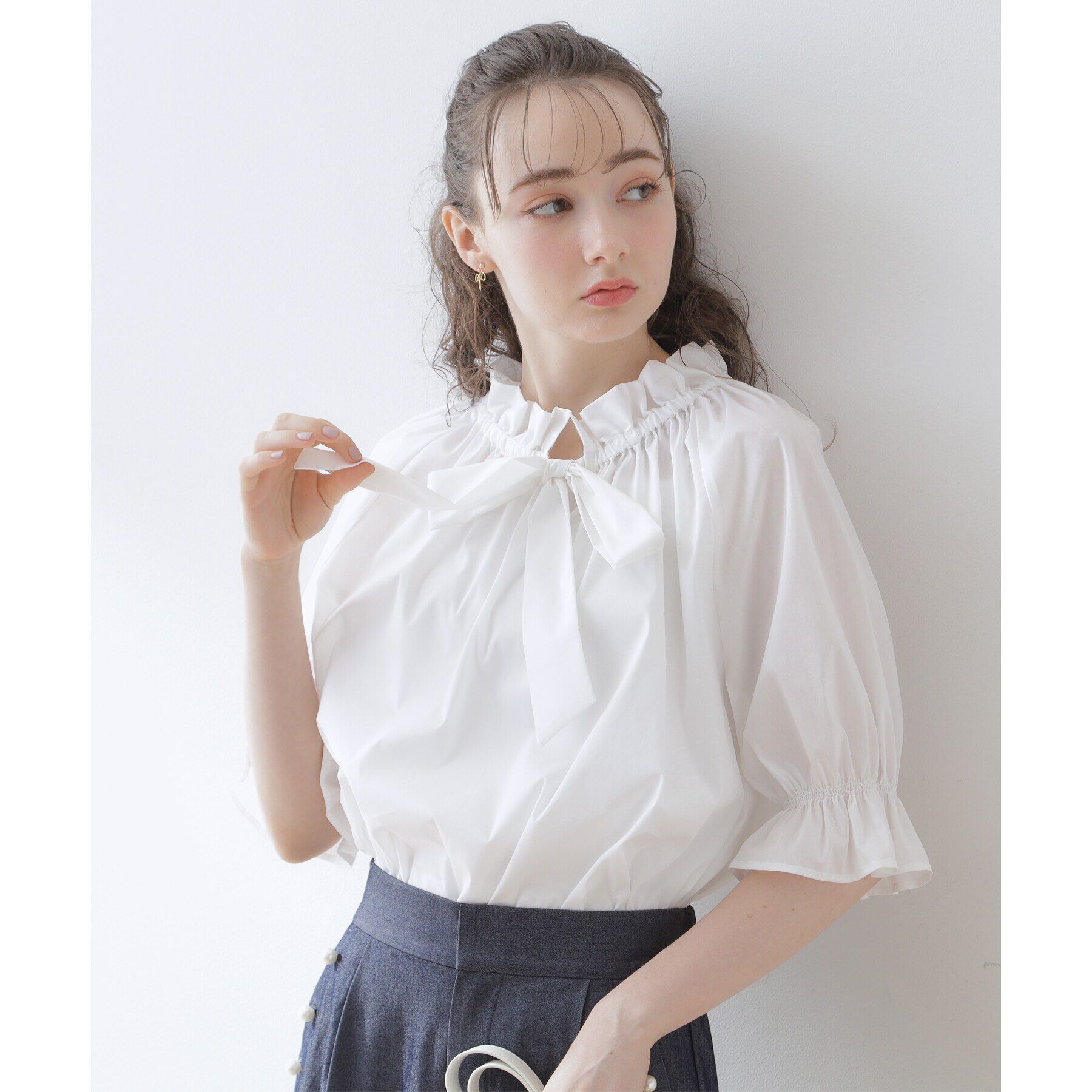 Couture broach「ギャザーフリルリボンタイ」|シャツ・ブラウス|ｵﾌﾎﾜｲﾄ(003)