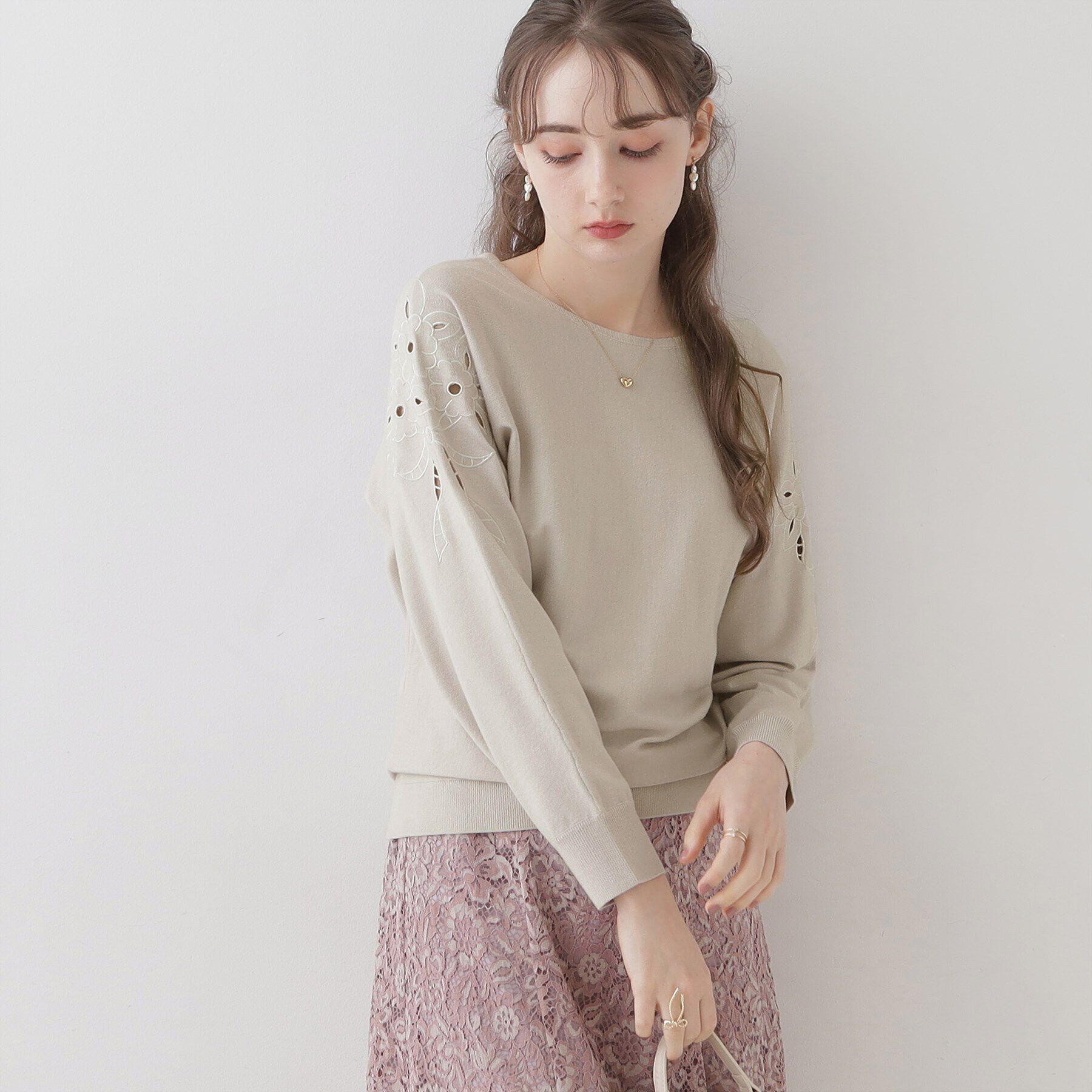 Couture broach「【上品さを添えた刺繍ニット】エンブロドルマンニット」|ニット・セーター|