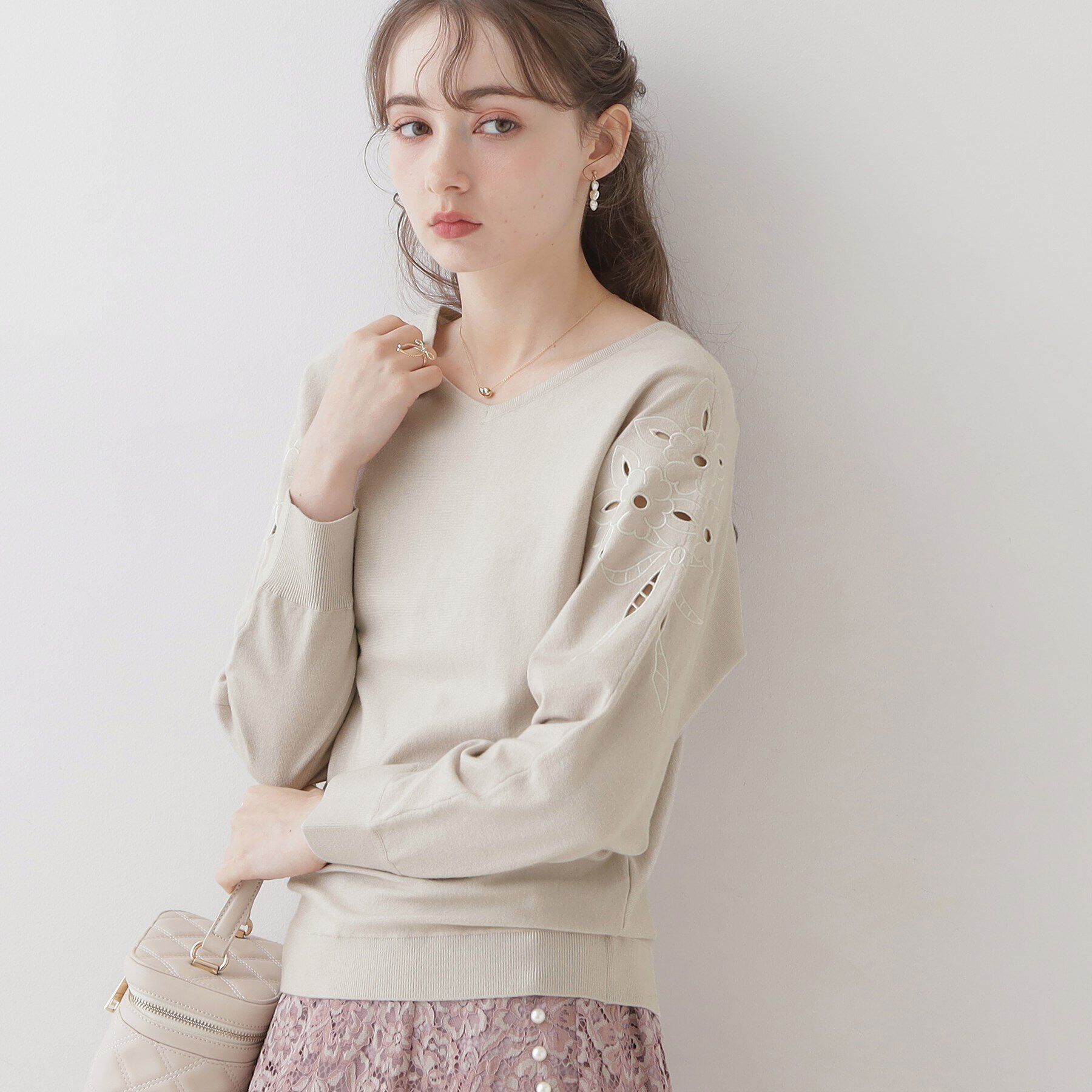 Couture broach「【上品さを添えた刺繍ニット】エンブロドルマンニット」|ニット・セーター|