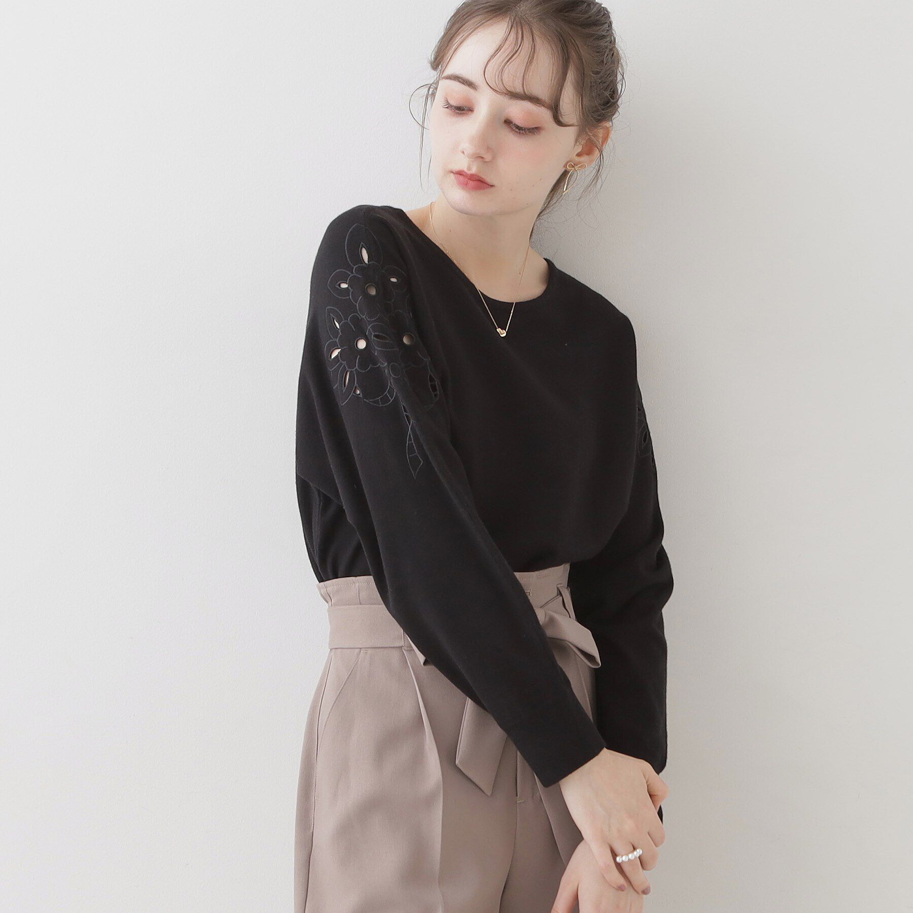 Couture broach「【上品さを添えた刺繍ニット】エンブロドルマンニット」|ニット・セーター|