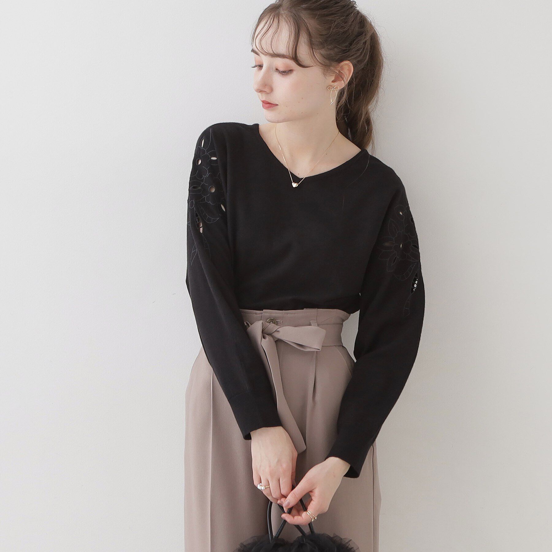 Couture broach「【上品さを添えた刺繍ニット】エンブロドルマンニット」|ニット・セーター|