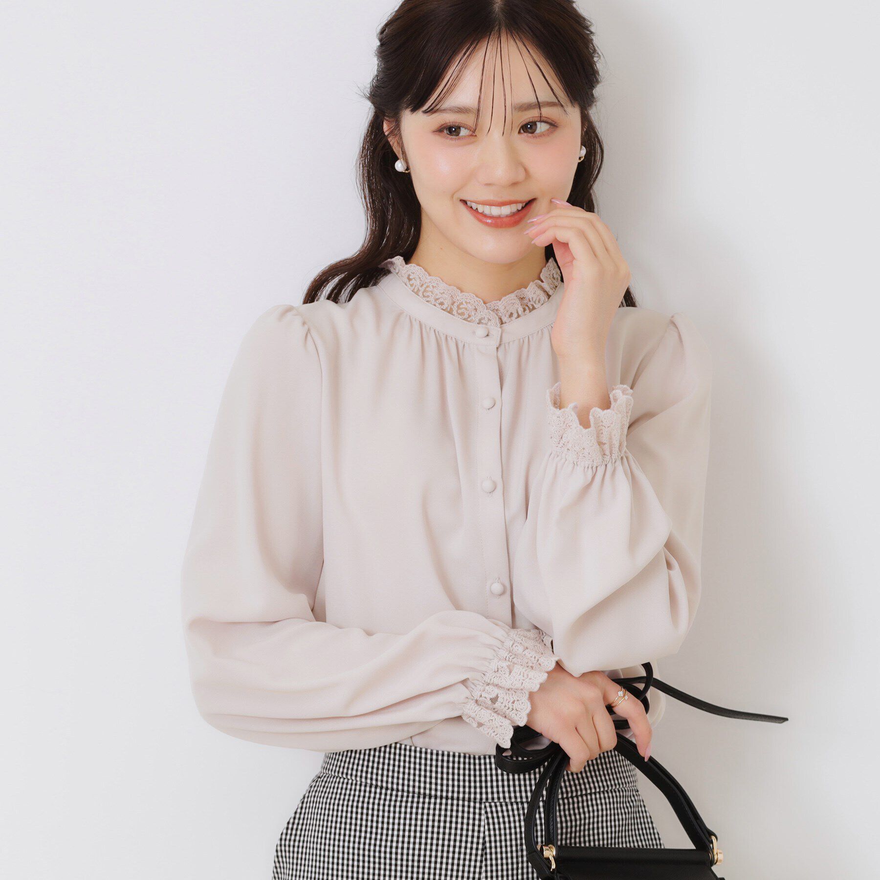 Couture broach「【ほろ甘・大人カワイイ】エンブロレース2WAYブラウス」|シャツ・ブラウス|ライトグレー(011