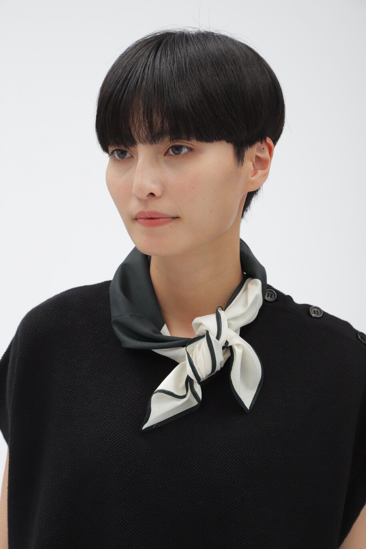 MHL.「FINE COTTON PLAINWEAVE」|バンダナ・スカーフ|CHARCOAL3