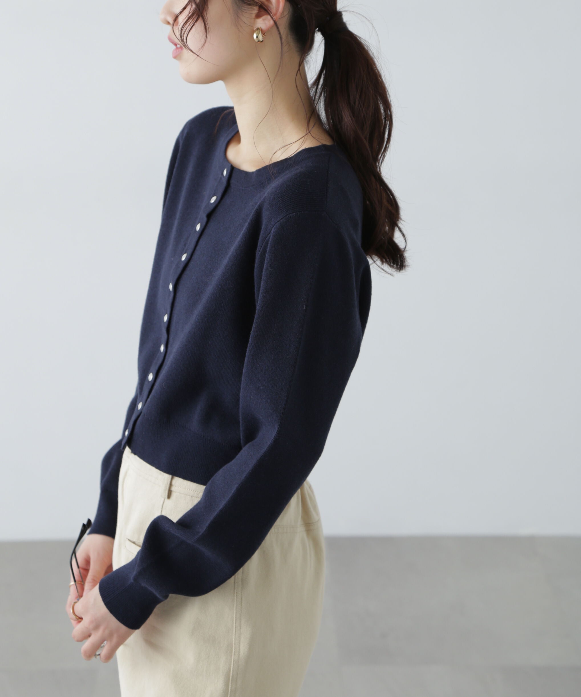  「ドットボタンクルーネックカーディガン」|ニット・セーター|