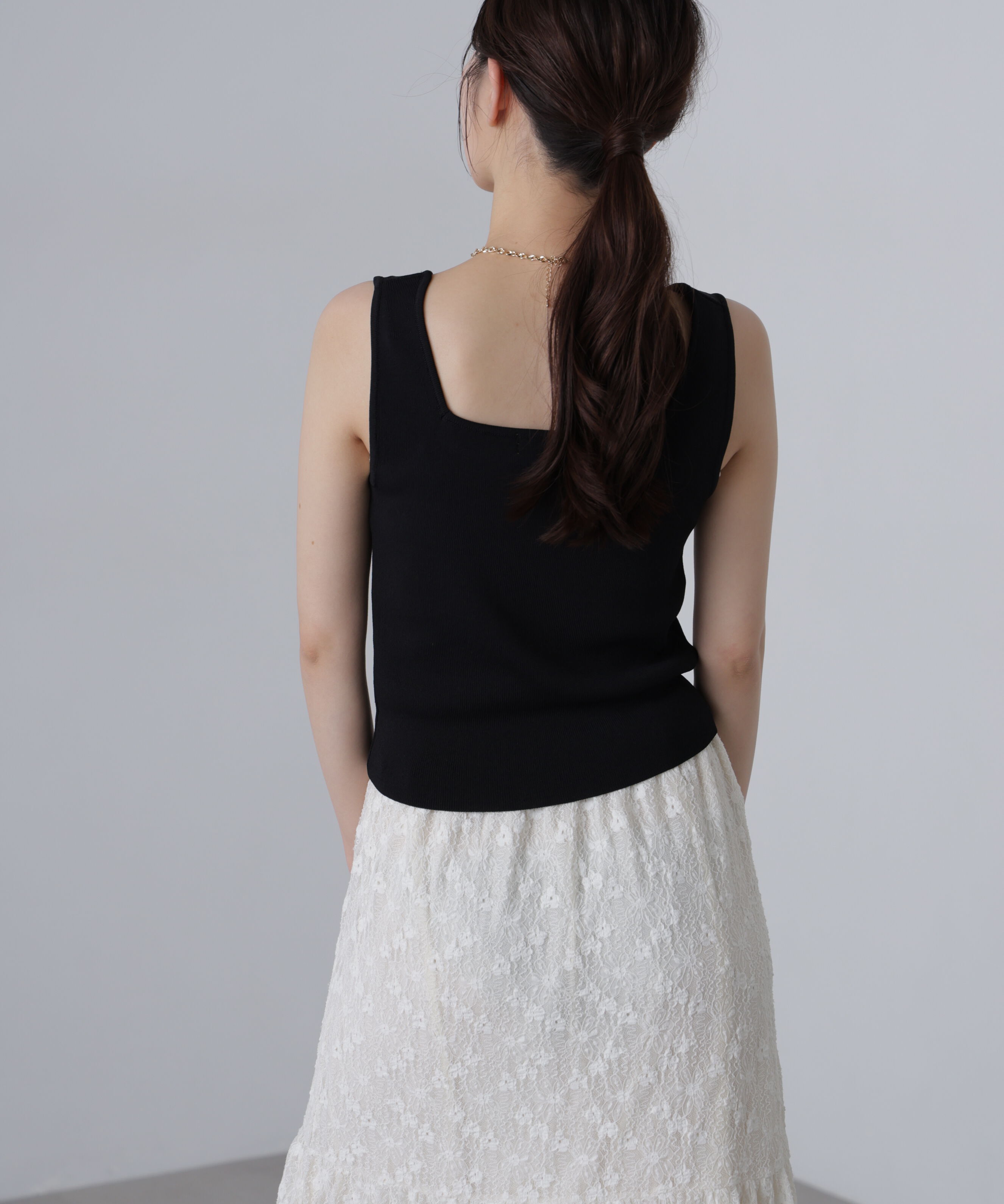  「〈洗える〉マシンウォッシャブル総針スクエアネックタンクニット」|ニット・セーター|