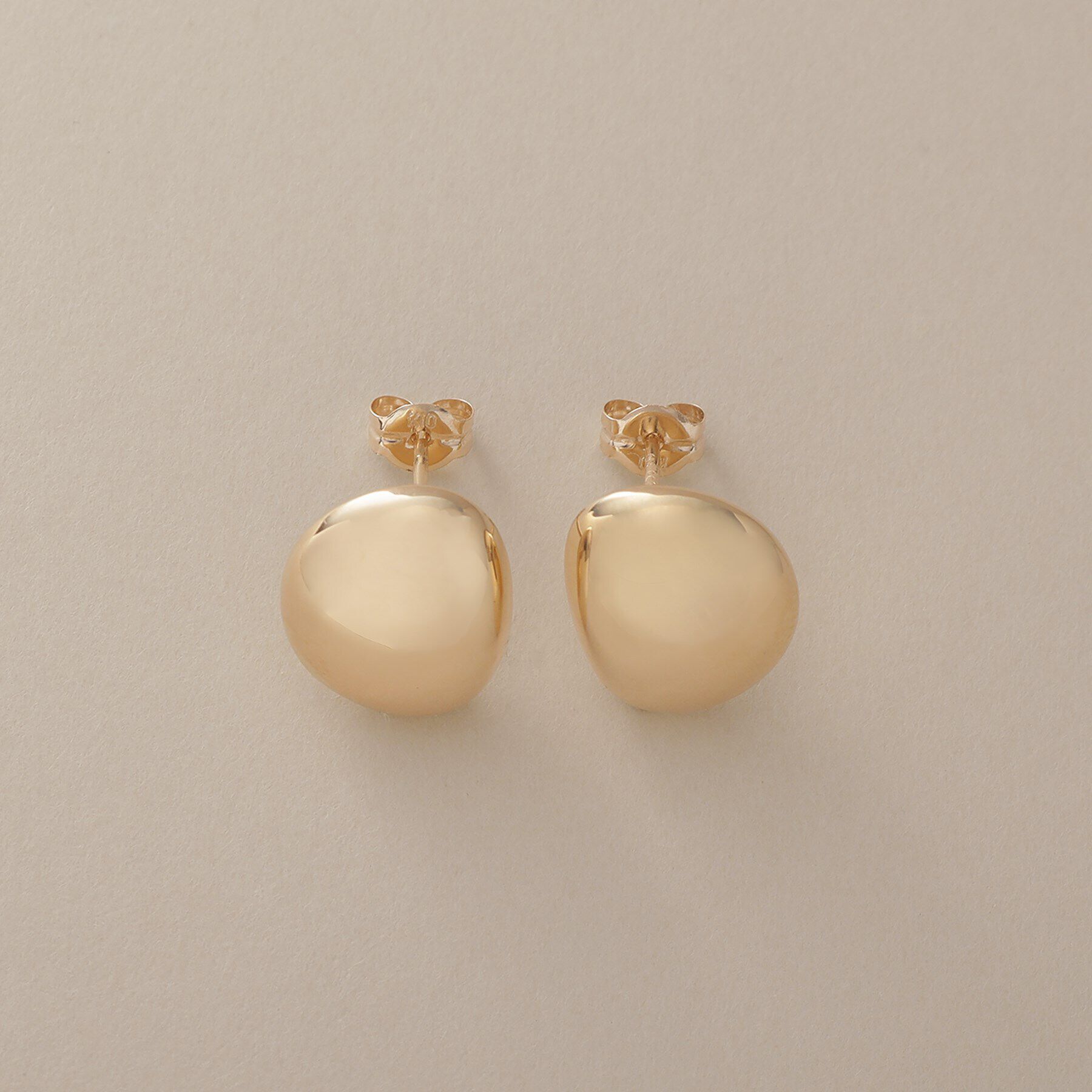 COCOSHNIK「K10中空Dシェイプ ピアス」|ピアス|