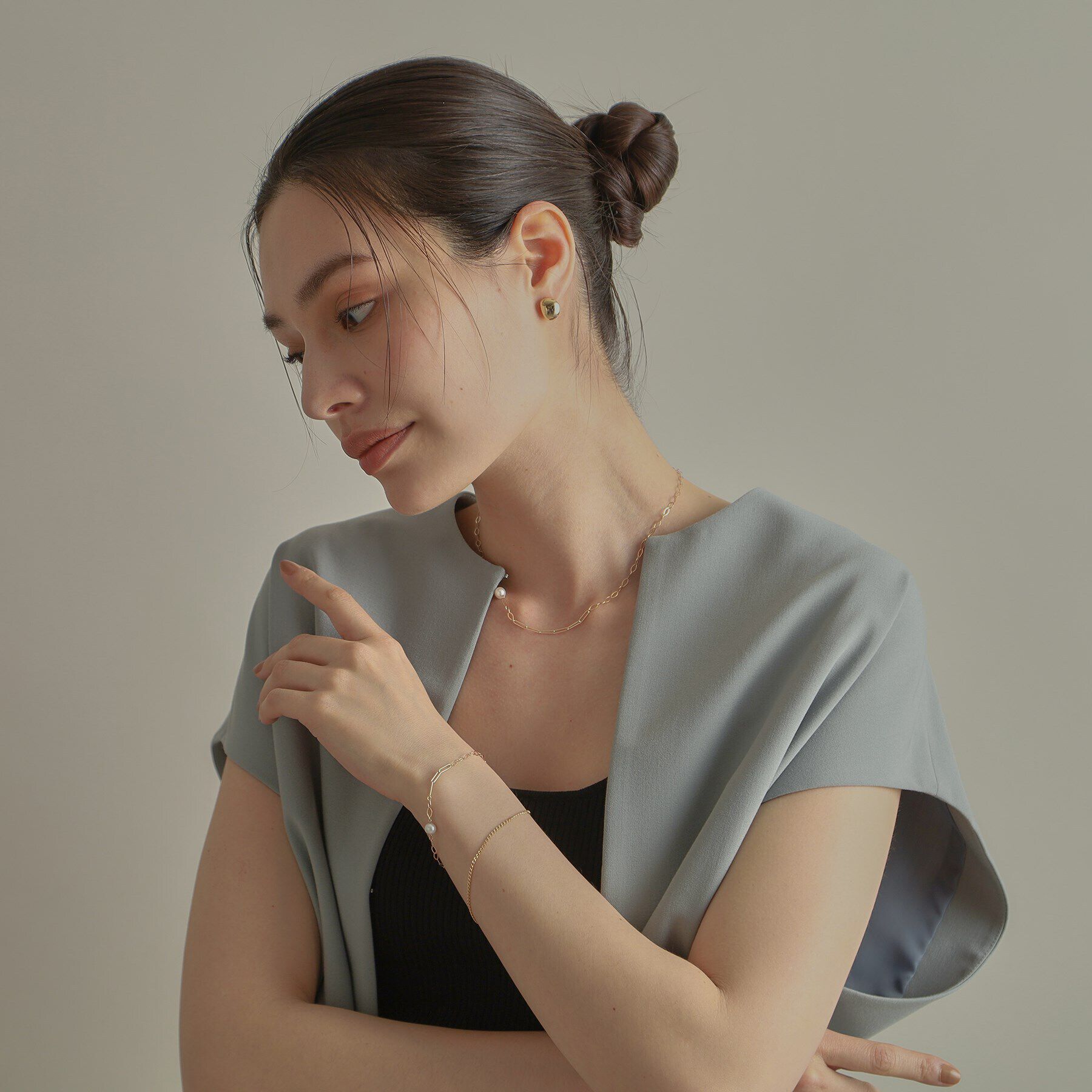 COCOSHNIK「K10中空Dシェイプ ピアス」|ピアス|