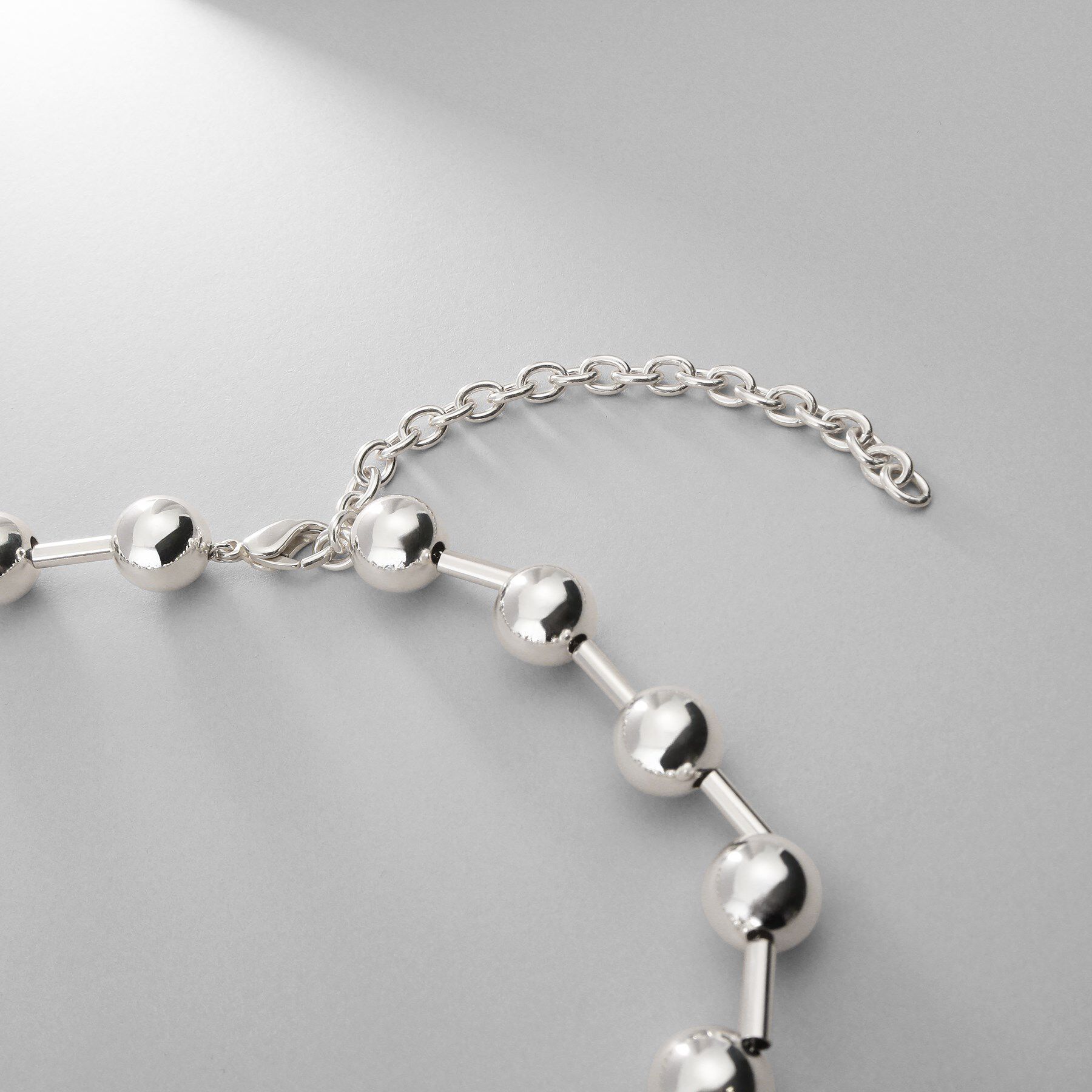 COCOSHNIK ONKITSCH「シルバー ホロウボールコネクテッド ネックレス」|ネックレス|