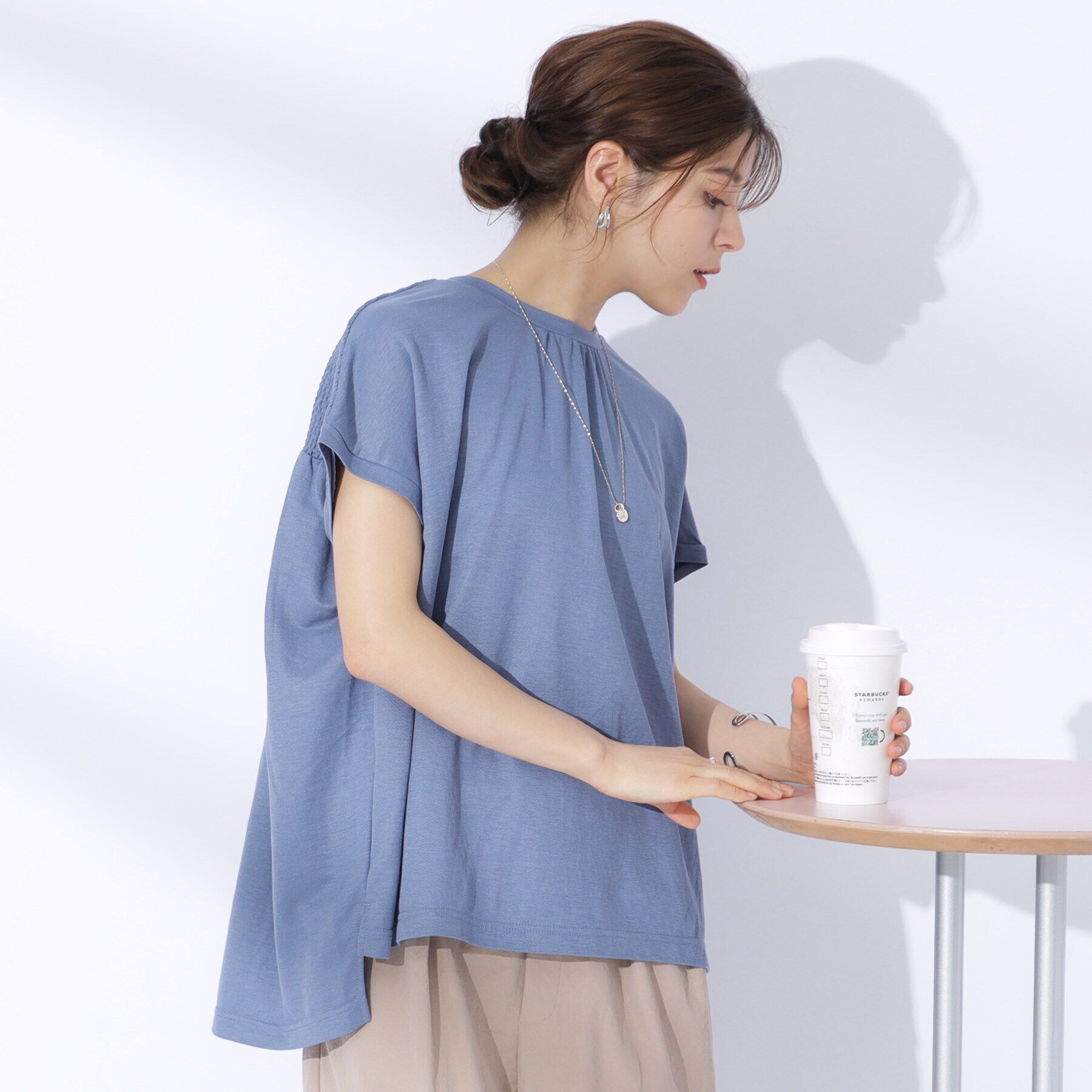 SHOO･LA･RUE「後ろ姿も抜かりなく バックシャーリング切り替えトップス」|Tシャツ・カットソー|ブルー(092)