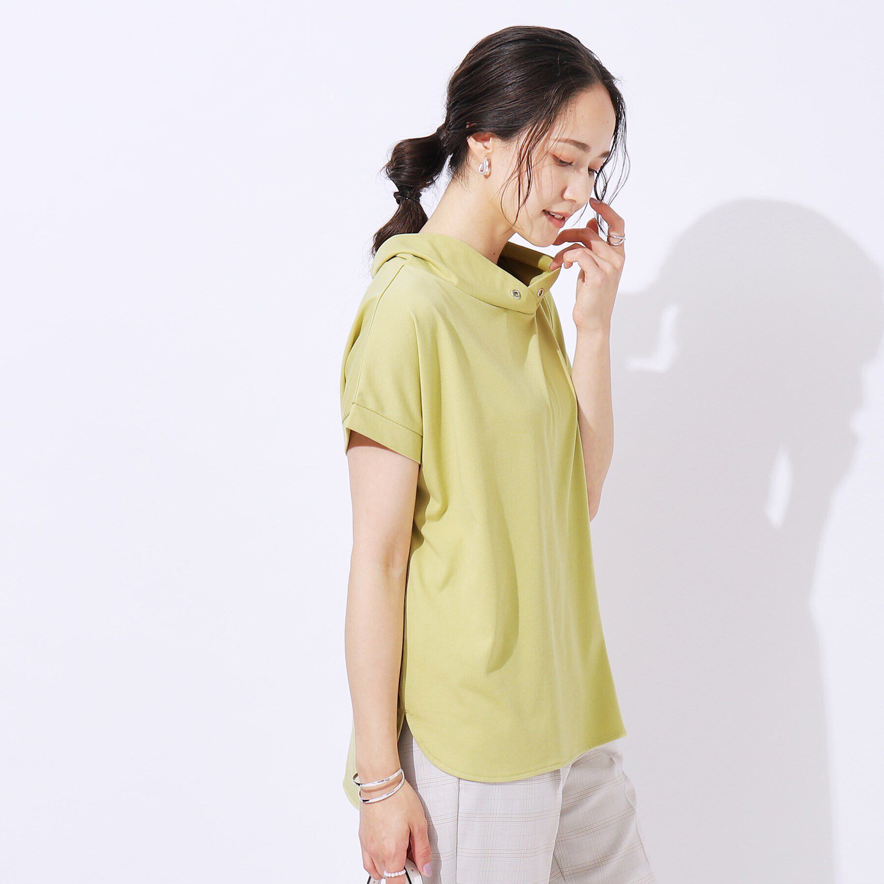 SHOO･LA･RUE「【高レビュー/UV】さらりと大人カジュアルな装いに 抜け襟Tシャツ」|Tシャツ・カットソー|