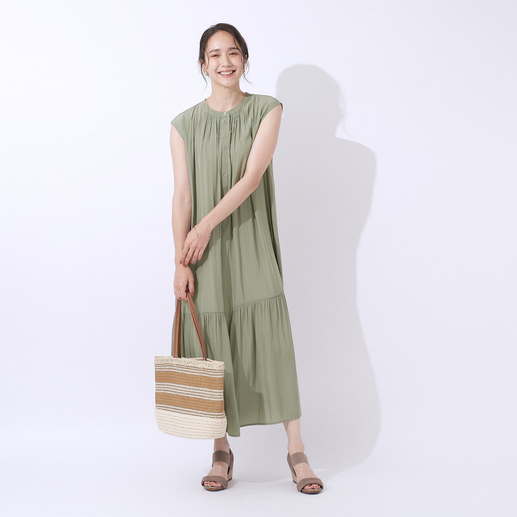 SHOO･LA･RUE「柔らかで上品な光沢感　バンドカラー ティアードワンピース」|ワンピース|