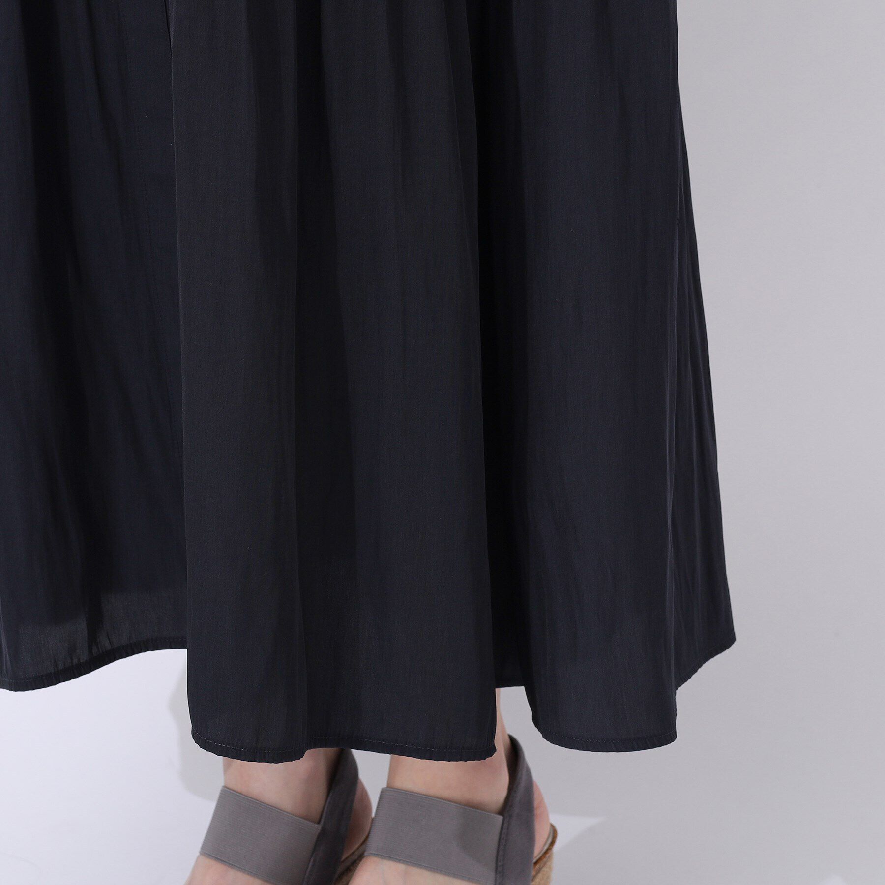 SHOO･LA･RUE「柔らかで上品な光沢感　バンドカラー ティアードワンピース」|ワンピース|