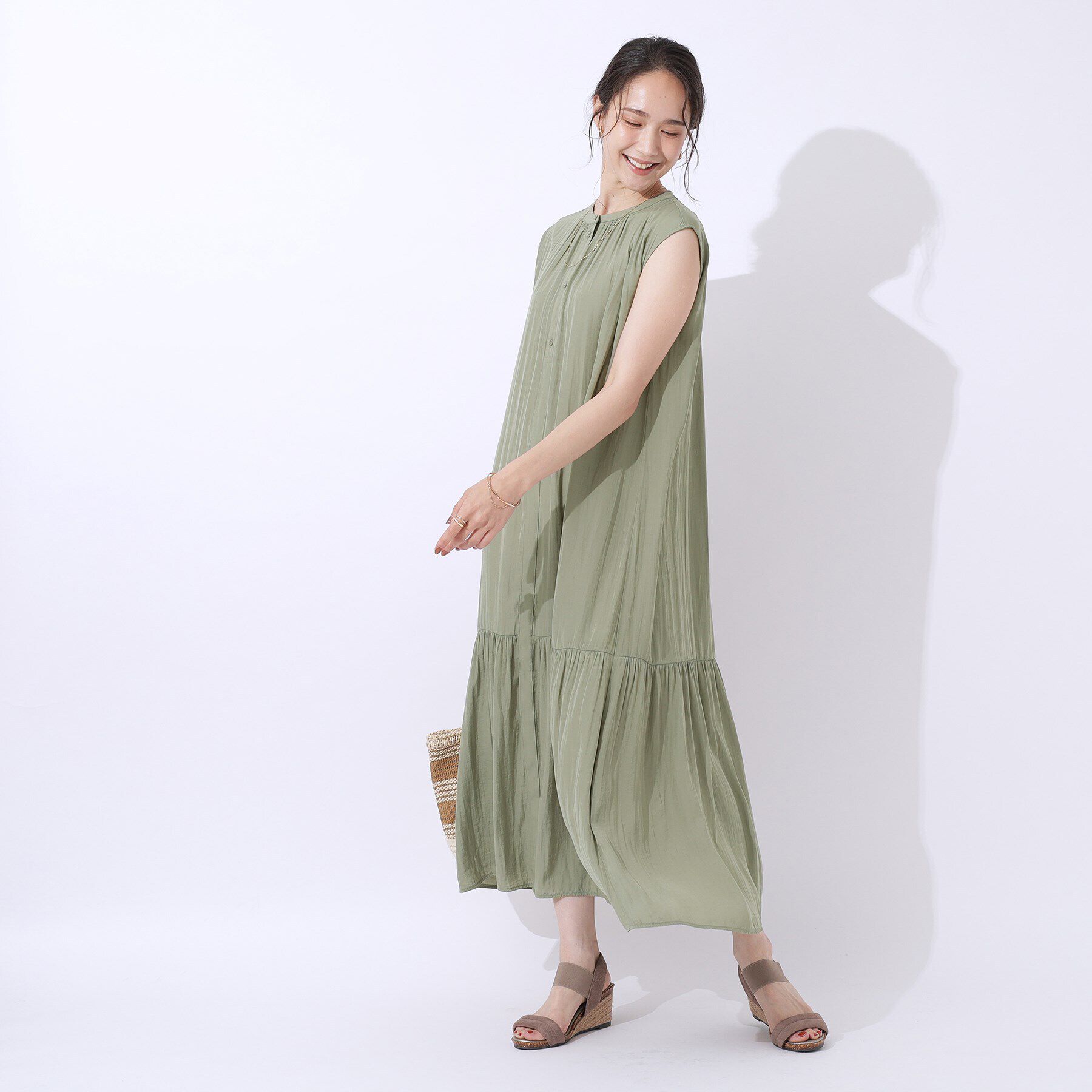 SHOO･LA･RUE「柔らかで上品な光沢感　バンドカラー ティアードワンピース」|ワンピース|