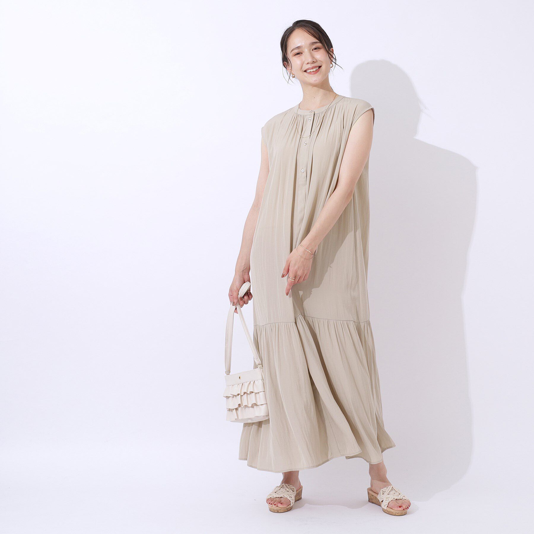 SHOO･LA･RUE「柔らかで上品な光沢感　バンドカラー ティアードワンピース」|ワンピース|