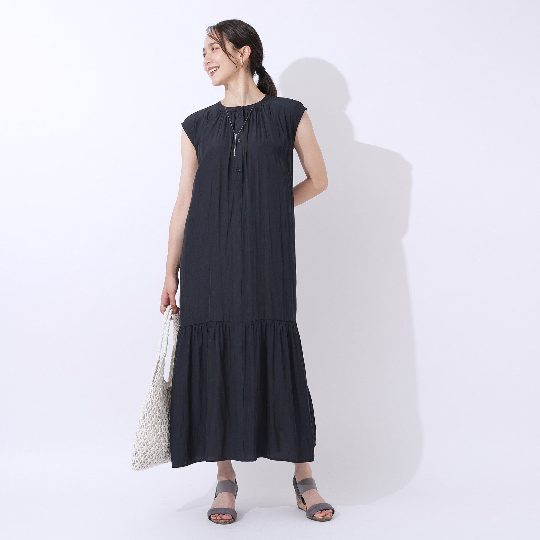 SHOO･LA･RUE「柔らかで上品な光沢感　バンドカラー ティアードワンピース」|ワンピース|