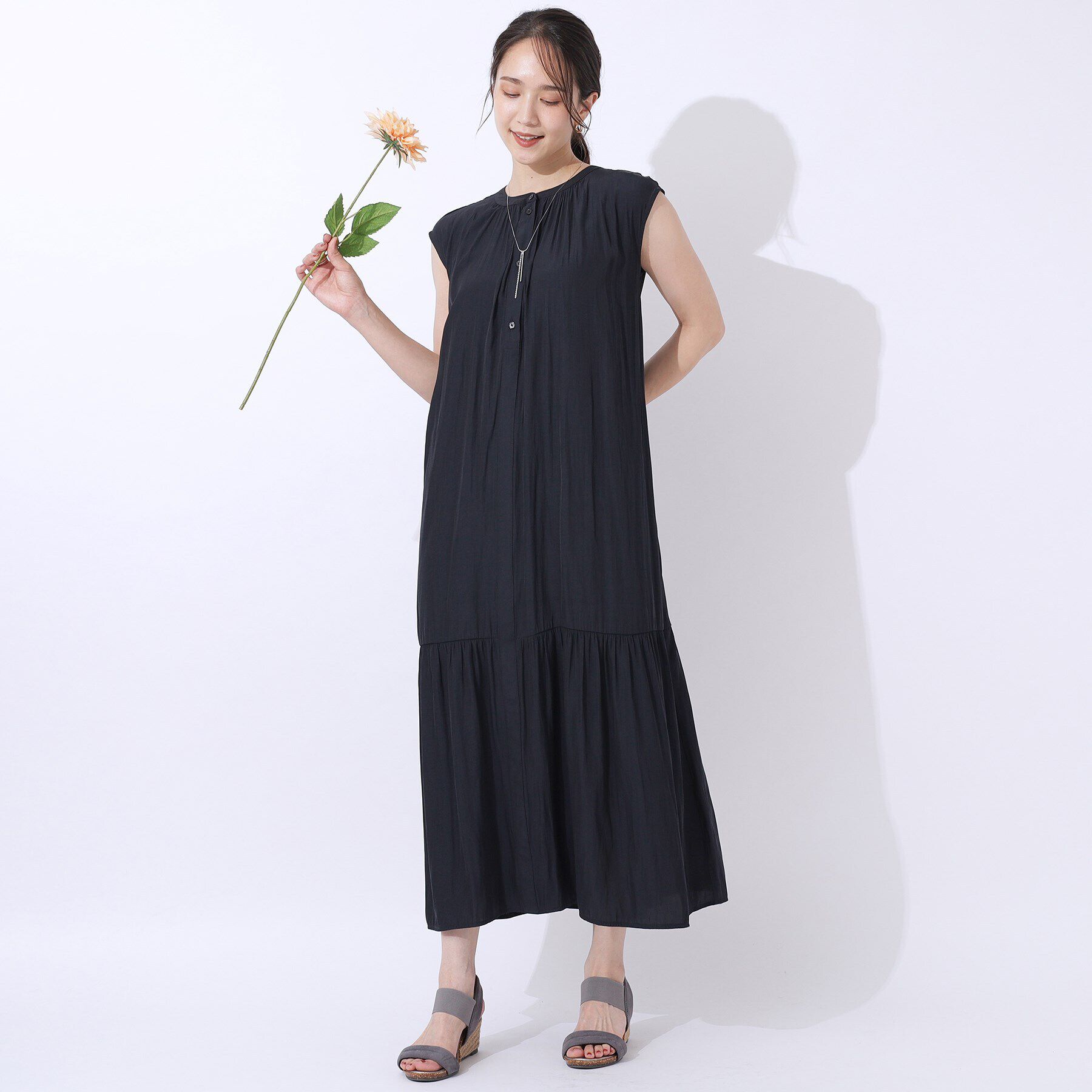 SHOO･LA･RUE「柔らかで上品な光沢感　バンドカラー ティアードワンピース」|ワンピース|ネイビー(094)