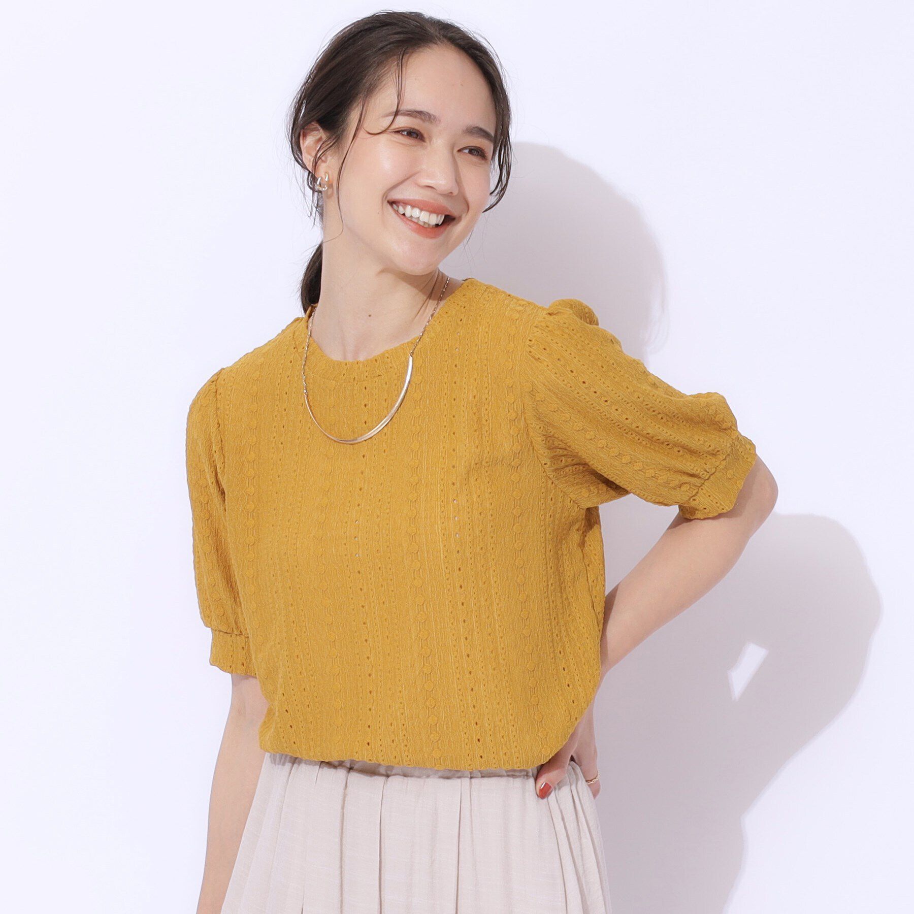 SHOO･LA･RUE「【高レビュー】大人フェミニンな雰囲気漂う　ジャカードレーストップス」|Tシャツ・カットソー|マスタード(033)