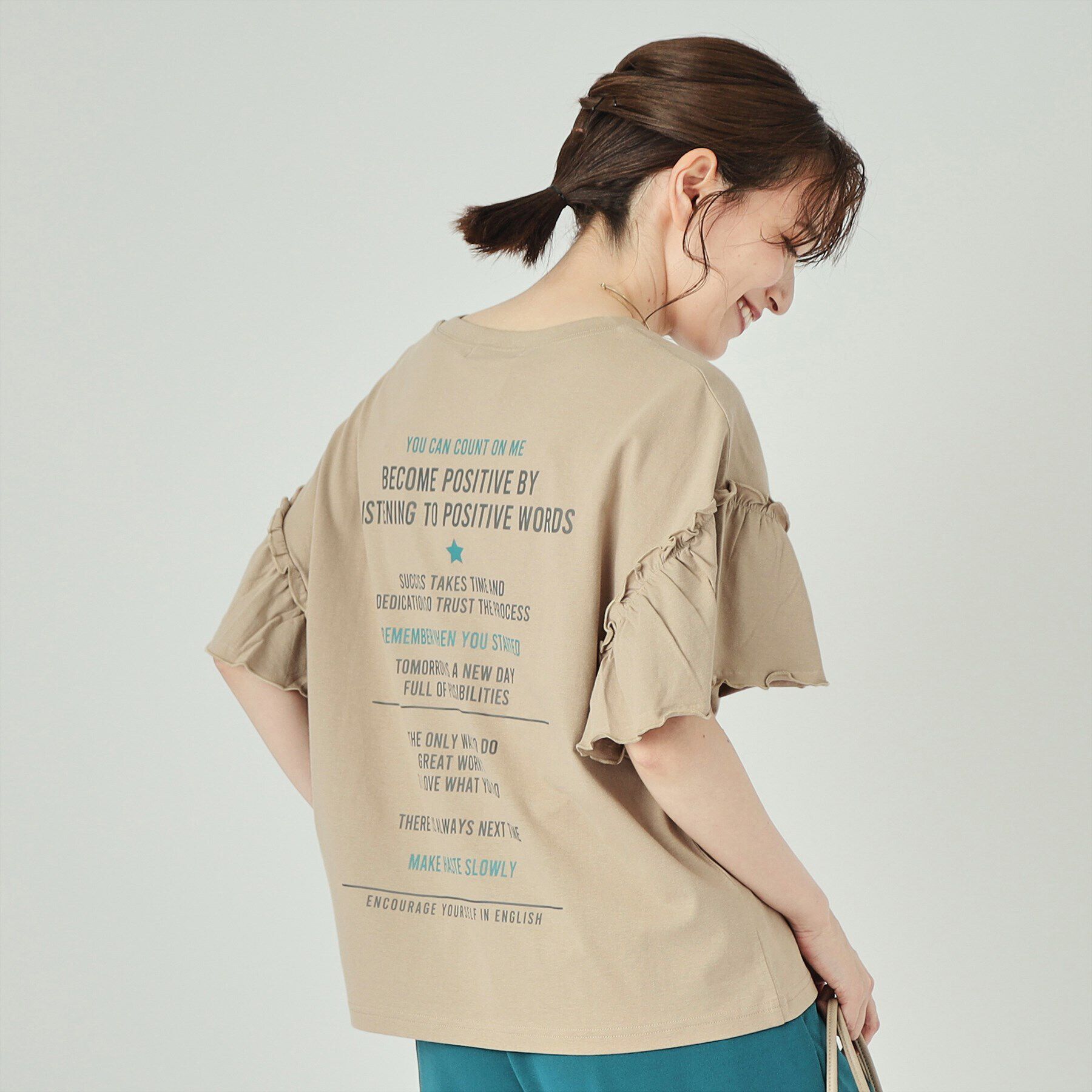 SHOO･LA･RUE「【洗える】ロゴデザインでこなれ見え フリルスリーブTシャツ」|Tシャツ・カットソー|ベージュ(252)