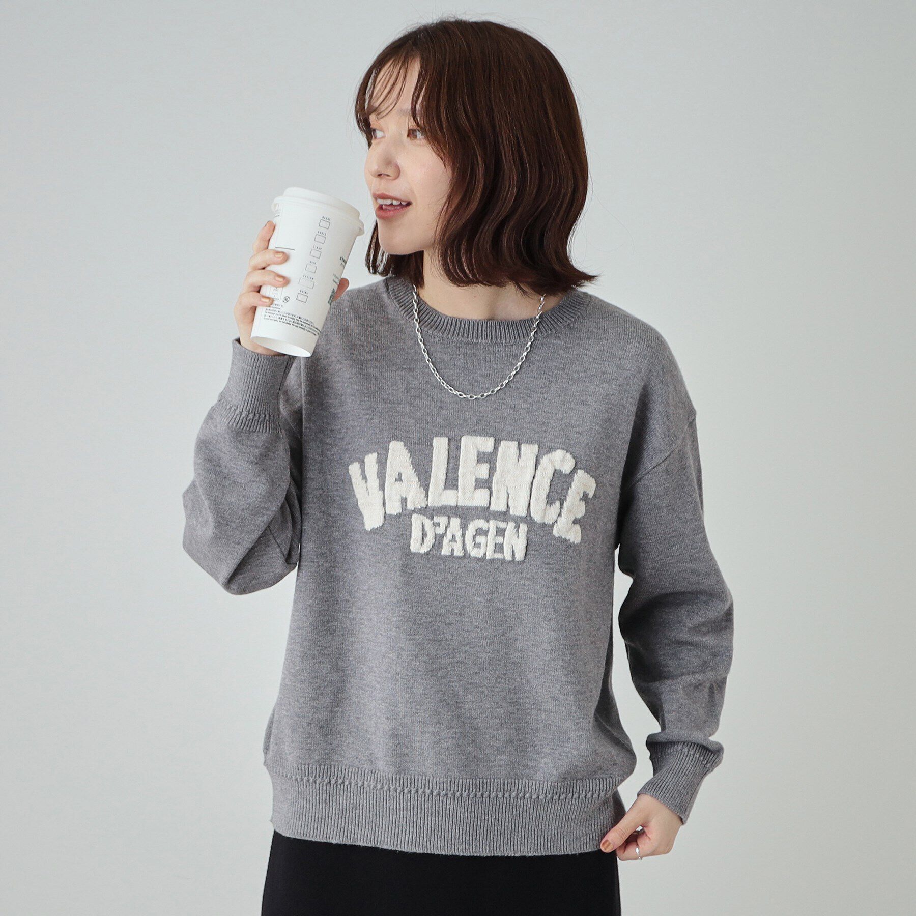 SHOO･LA･RUE「【静電気軽減/洗える/S-LL】もちもち ふっくらロゴニット」|ニット・セーター|チャコールグレー(0