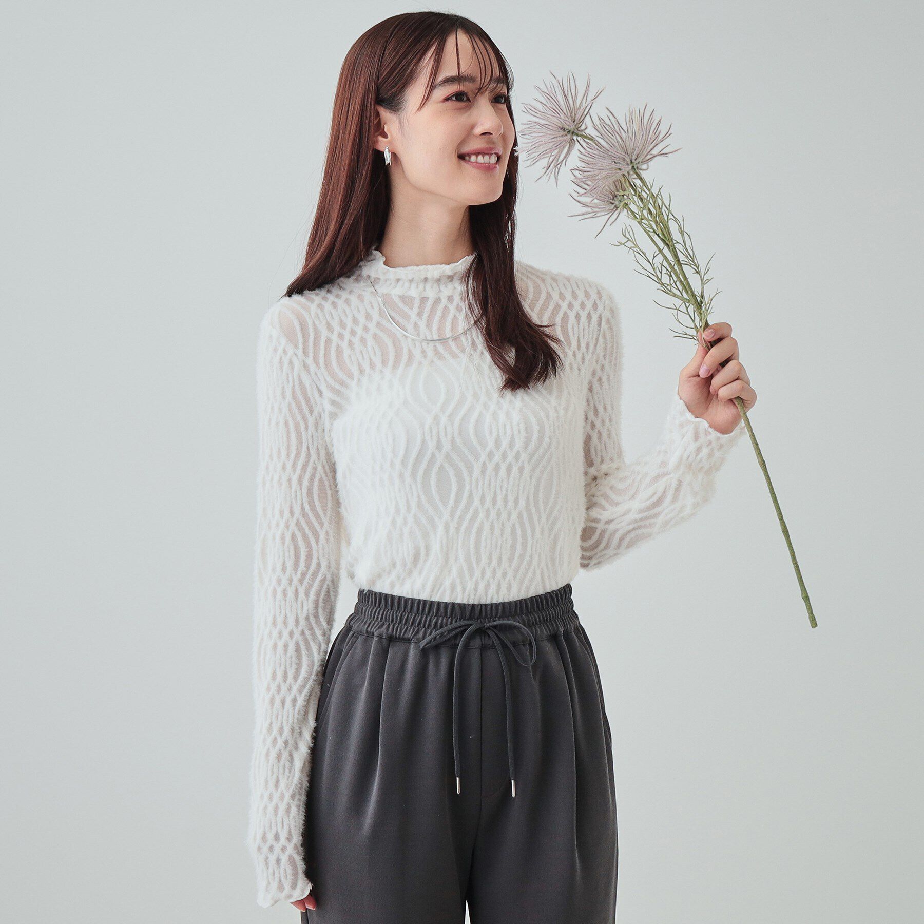 SHOO･LA･RUE「【S-LL/洗える】レイヤードコーデに ふわふわフェザー調ウェーブ柄インナー」|Tシャツ・カットソー|ホワイト(001)