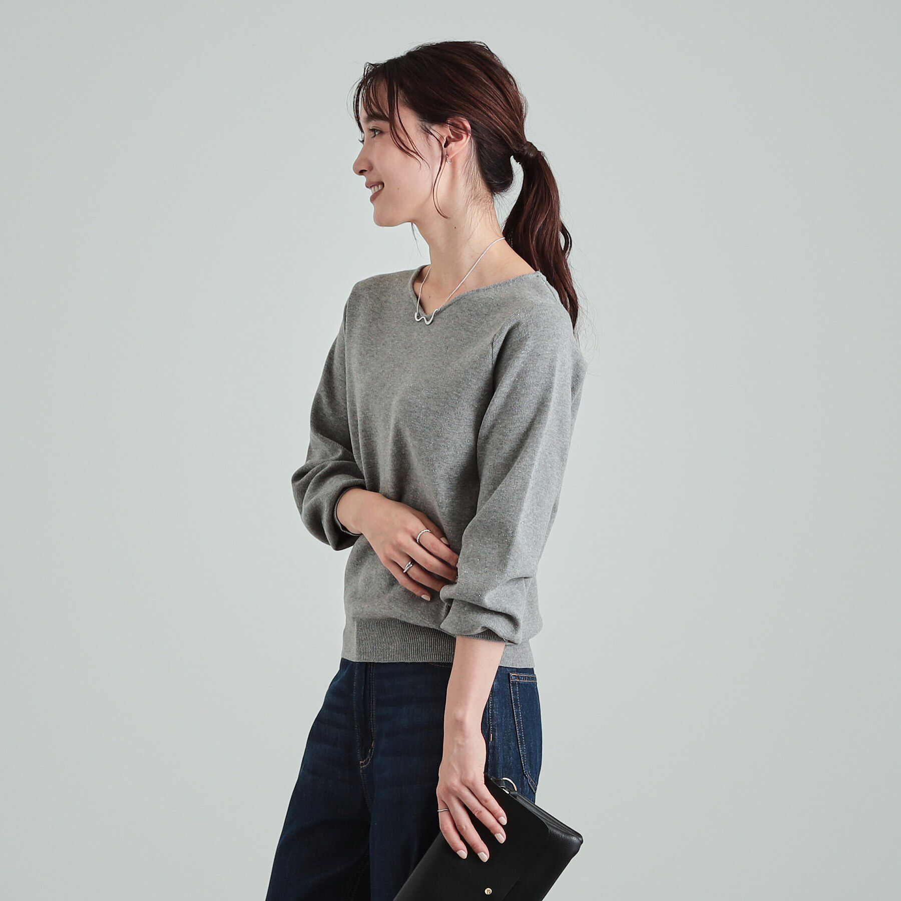 SHOO･LA･RUE「【高レビュー/S-LL/洗える】ほんのりラメ感が華やか 浅Vネックニット」|ニット・セーター|