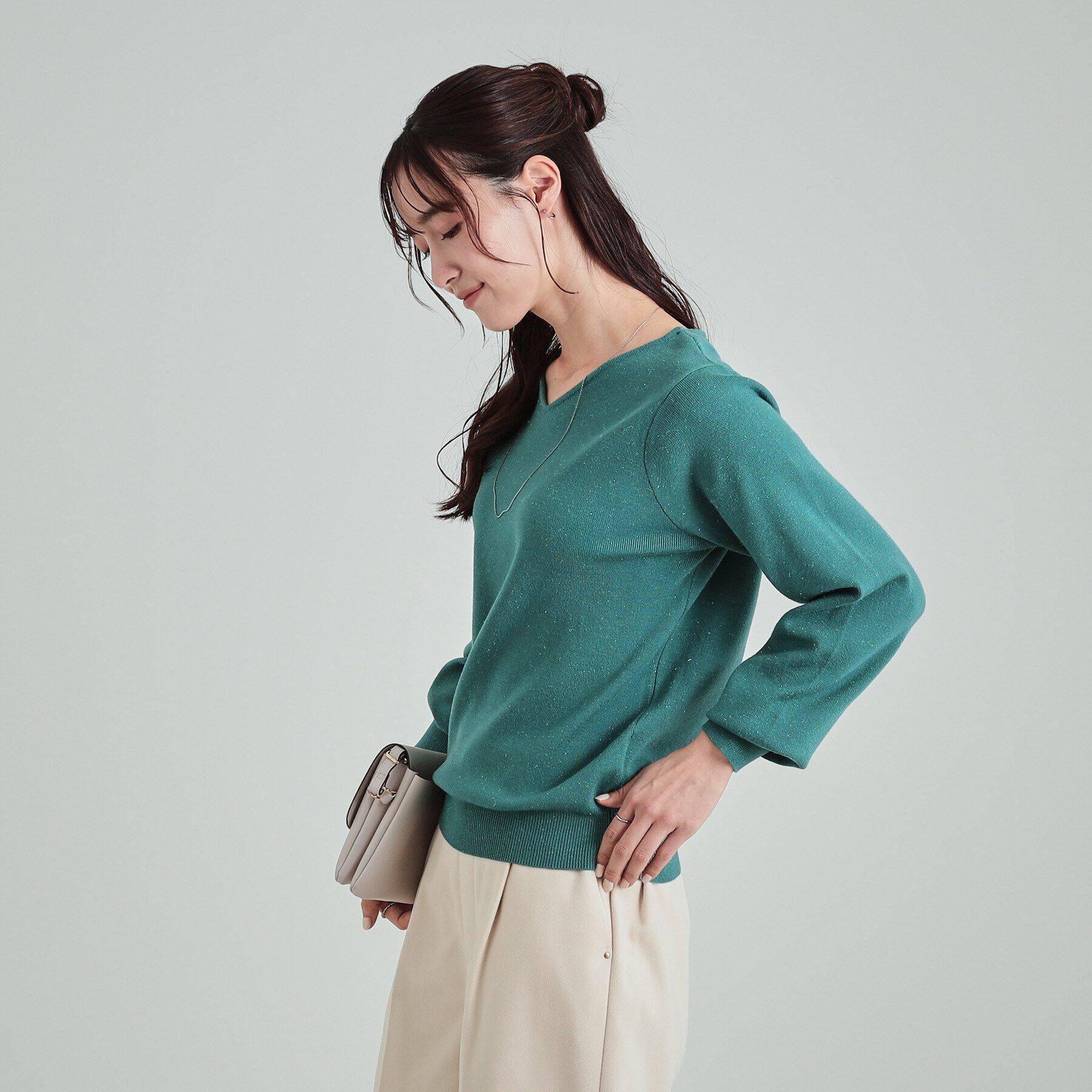 SHOO･LA･RUE「【高レビュー/S-LL/洗える】ほんのりラメ感が華やか 浅Vネックニット」|ニット・セーター|