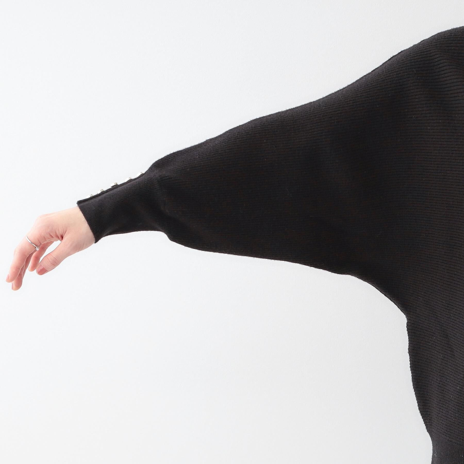 SHOO･LA･RUE「【洗える】大人の上品コーデに お袖ビジュー釦付きリブドルマンニット」|ニット・セーター|