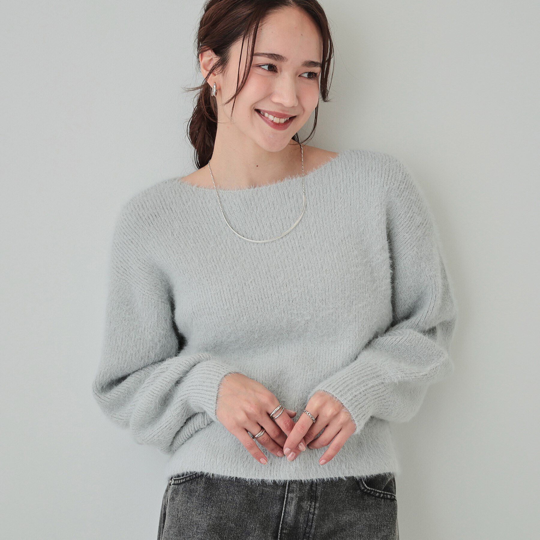 SHOO･LA･RUE「【S-LL】大人上品な ラメフェザー ボートネックニット」|ニット・セーター|ライトグレー(011