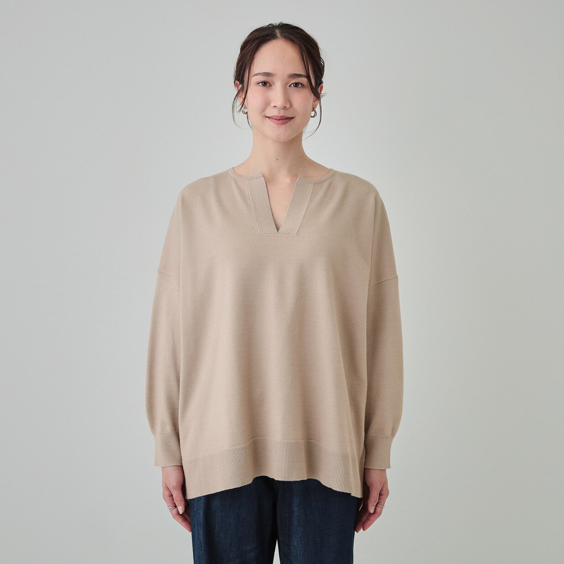 SHOO･LA･RUE「【洗える】レイヤードコーデも楽しめる もちもちVネックニット」|ニット・セーター|