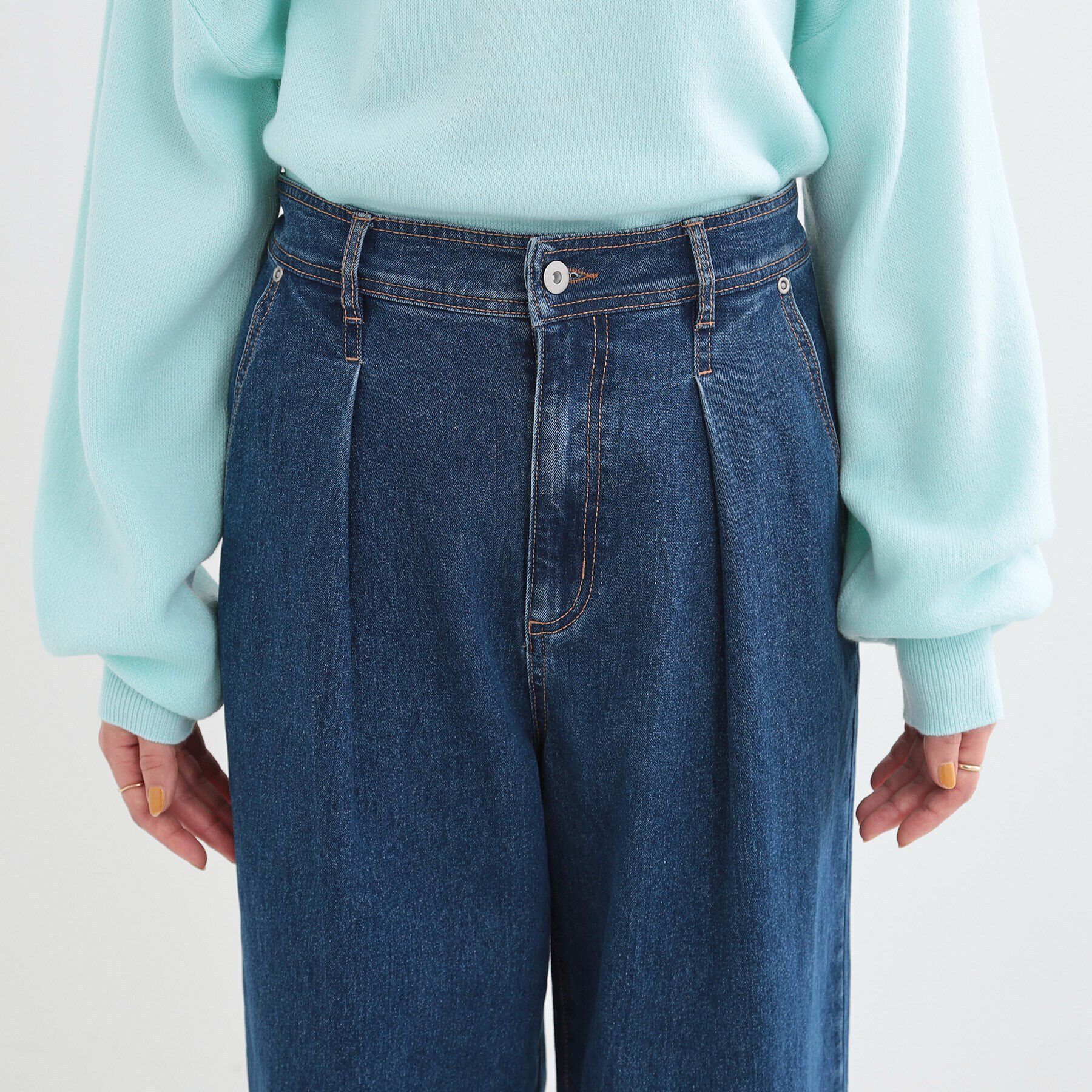 SHOO･LA･RUE「後ろウエストゴムが楽 大人のタックワイド デニムパンツ」|デニム|