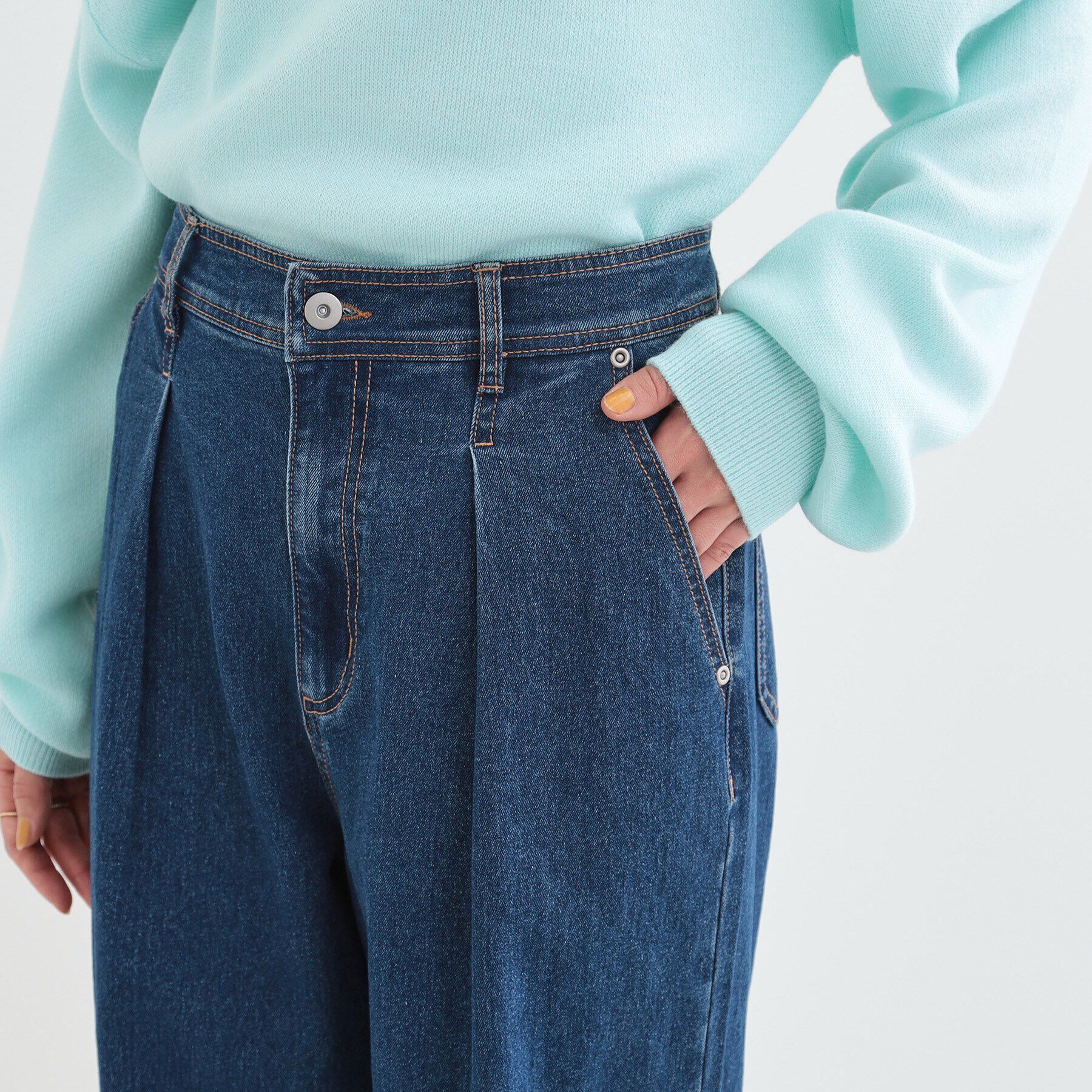 SHOO･LA･RUE「後ろウエストゴムが楽 大人のタックワイド デニムパンツ」|デニム|