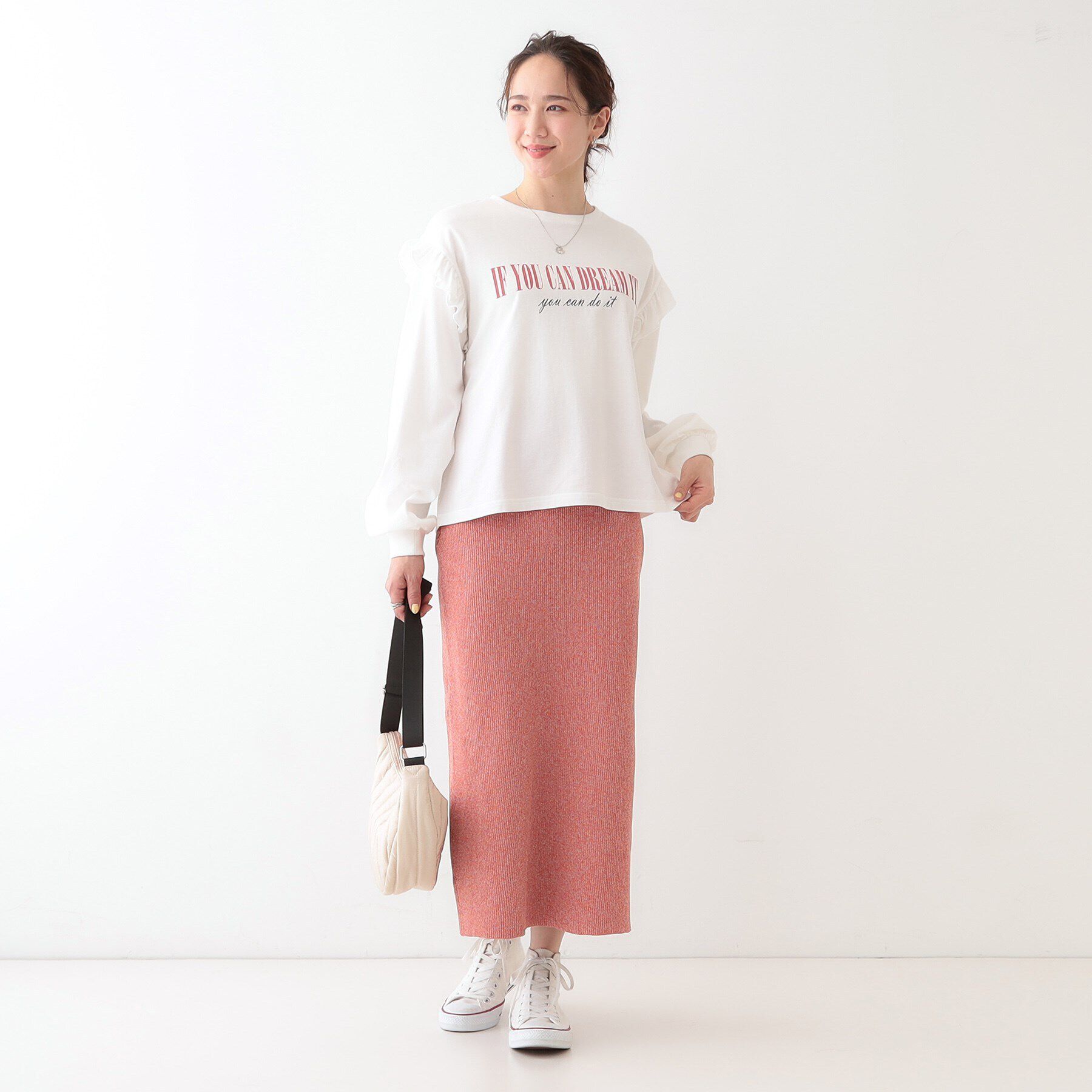 SHOO･LA･RUE「【S-LL/洗える】ショルダーフリルが目を惹く ロゴプリントロンT」|Tシャツ・カットソー|