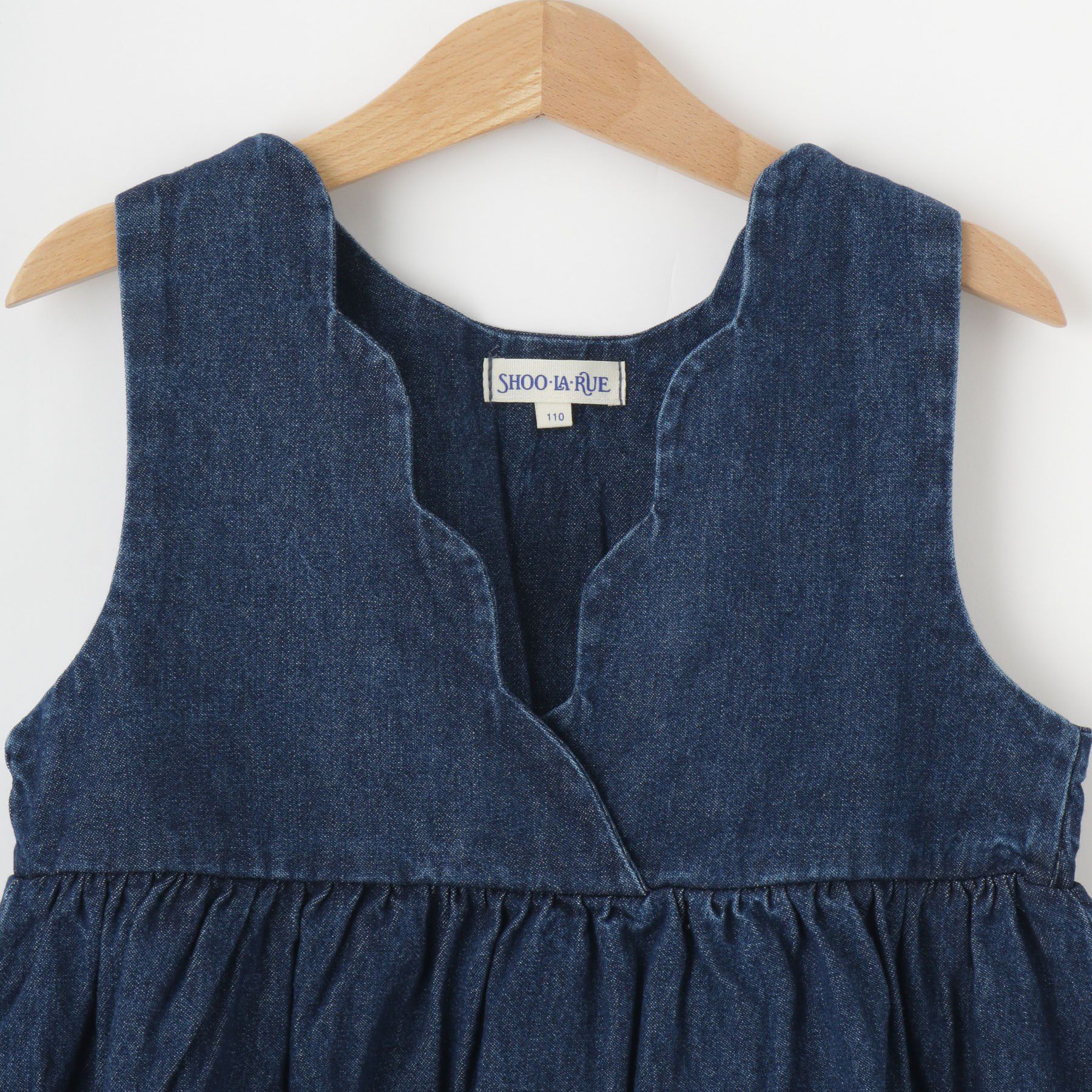 SHOO･LA･RUE「【洗える/100-150cm】スカラップ使いがキュートな デニムジャンドレ」|ワンピース|