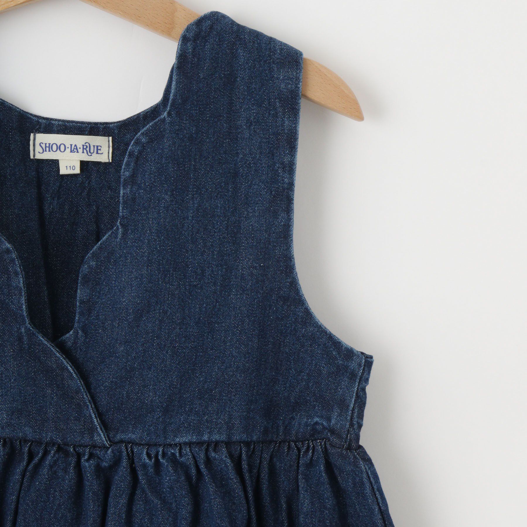 SHOO･LA･RUE「【洗える/100-150cm】スカラップ使いがキュートな デニムジャンドレ」|ワンピース|