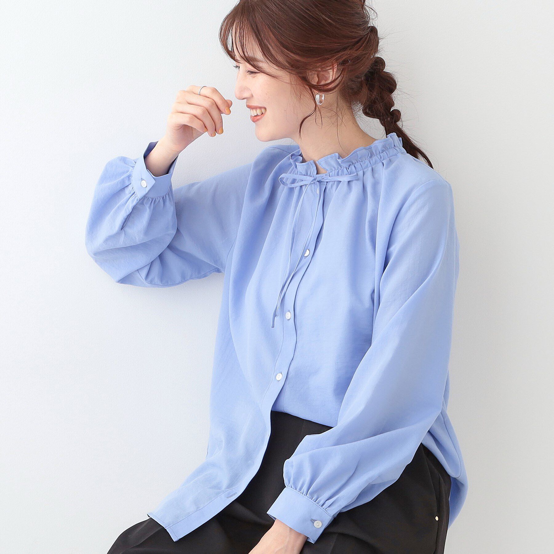 SHOO･LA･RUE「【洗える/UV/吸水速乾/アンチピリング/S-LL】襟フリルデザインシャツ」|シャツ・ブラウス|ブルー(091)