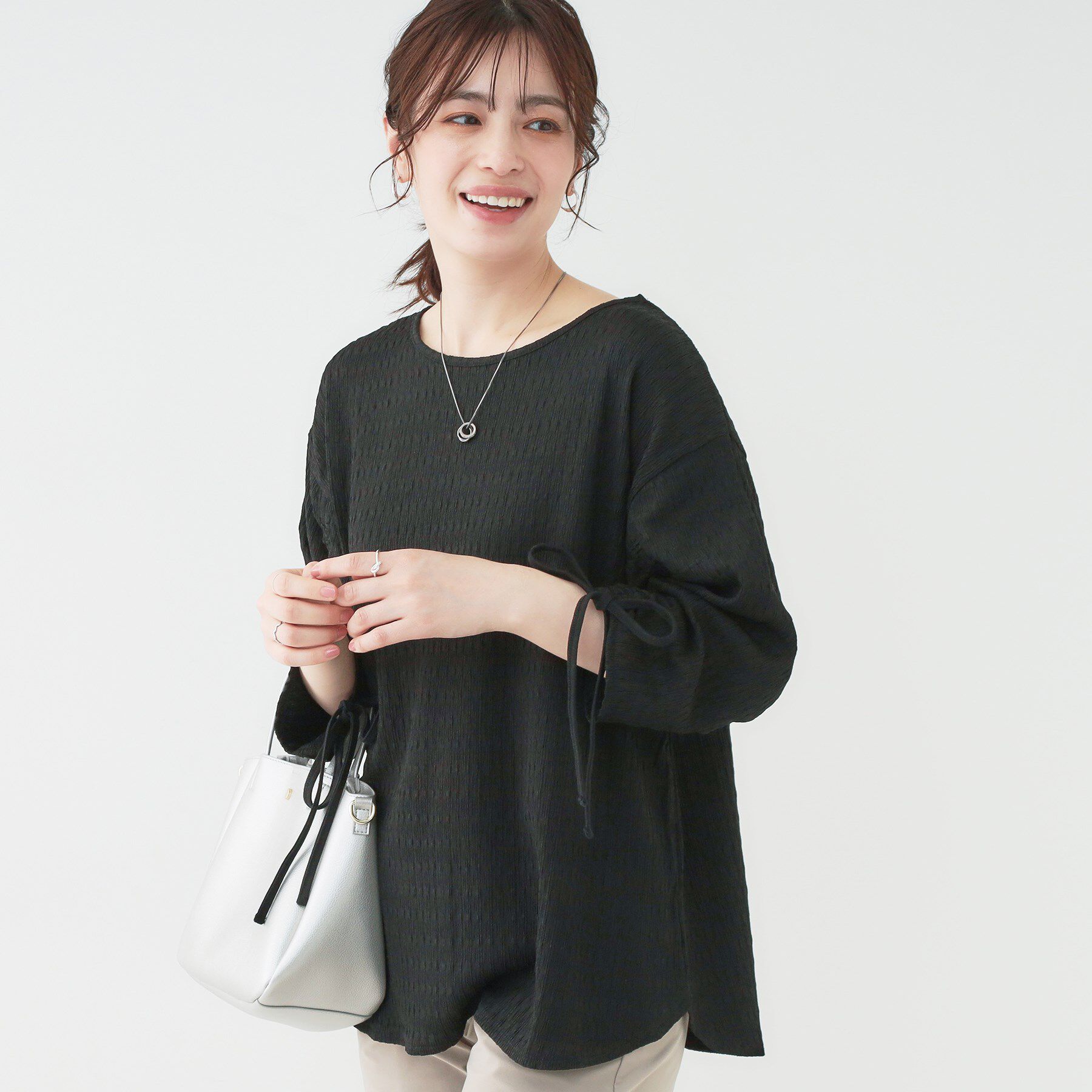 SHOO･LA･RUE「【洗える/S-LL】お袖シャーリングトップス」|シャツ・ブラウス|ブラック(019)