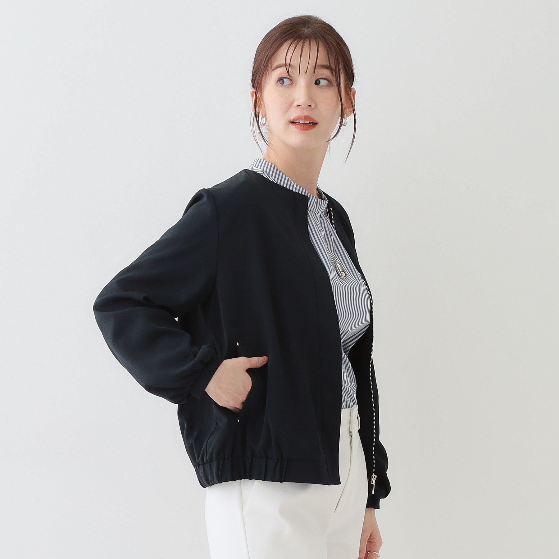 SHOO･LA･RUE「さらっと羽織れる ノーカラーブルゾン」|ブルゾン・スタジャン|