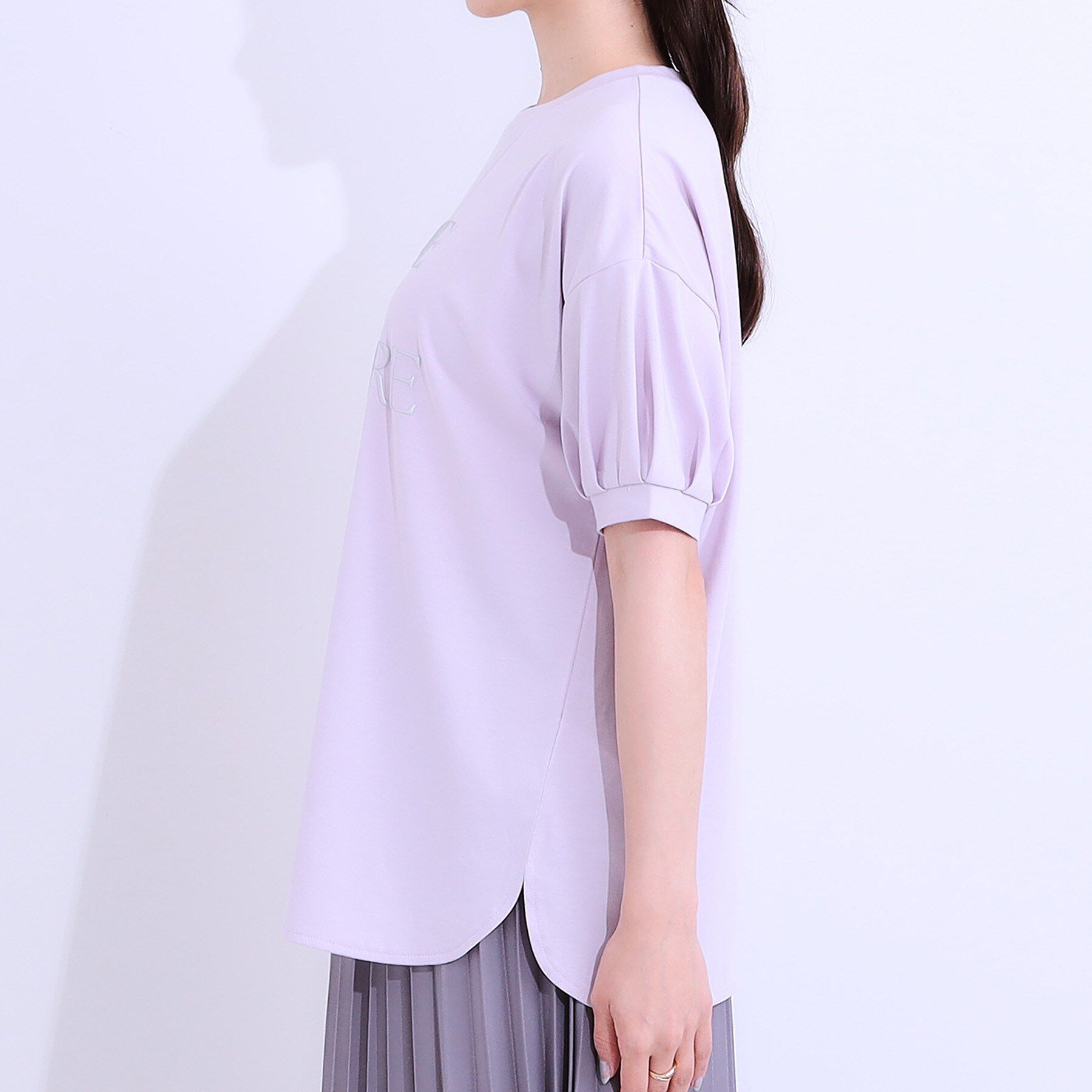 SHOO･LA･RUE「【S-LL/ひんやり/UV】ぷっくりラメプリントロゴTシャツ」|Tシャツ・カットソー|