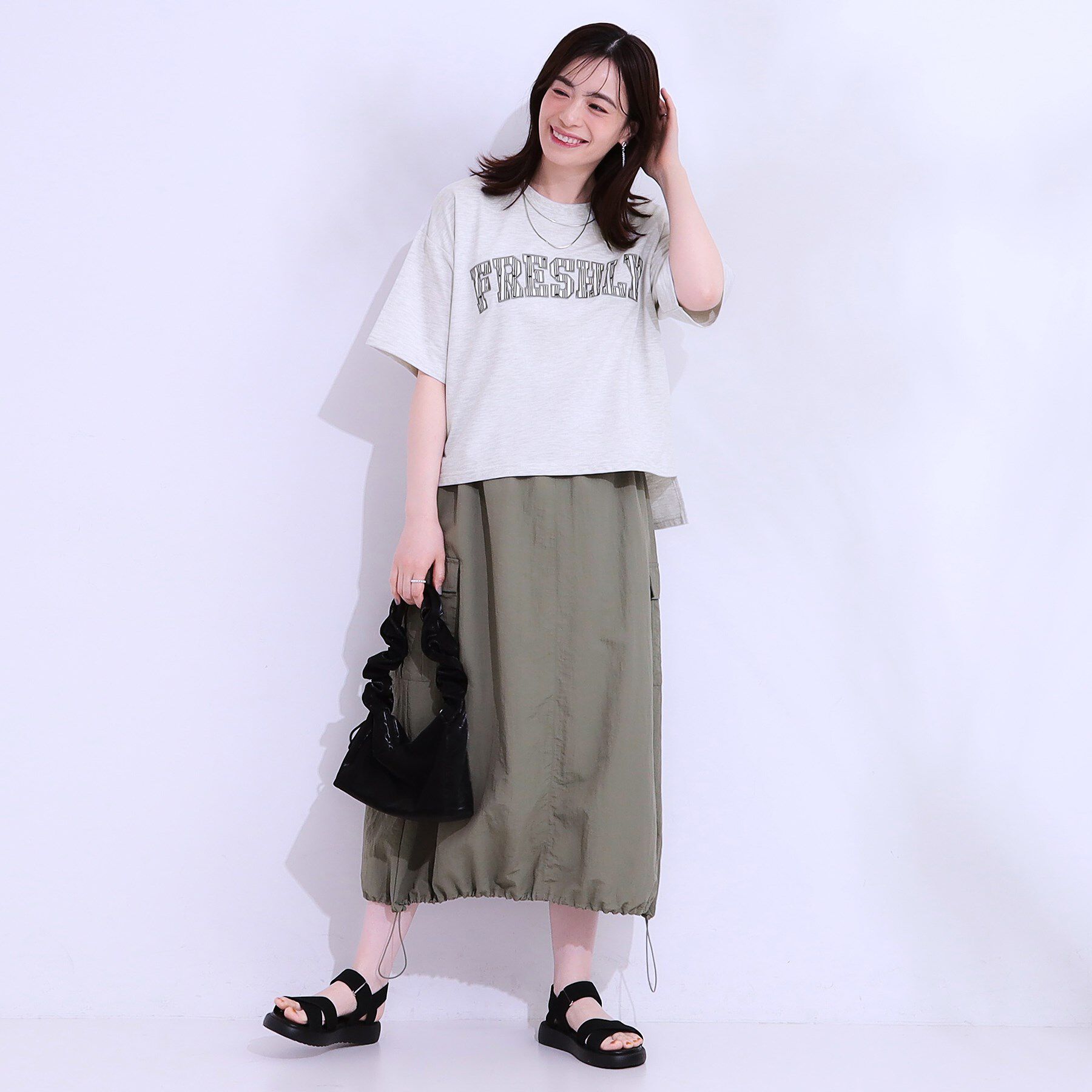 SHOO･LA･RUE「【S-LL】ゆるっと大人カジュアルに 柄ロゴアソート ミニ裏毛トップス」|Tシャツ・カットソー|