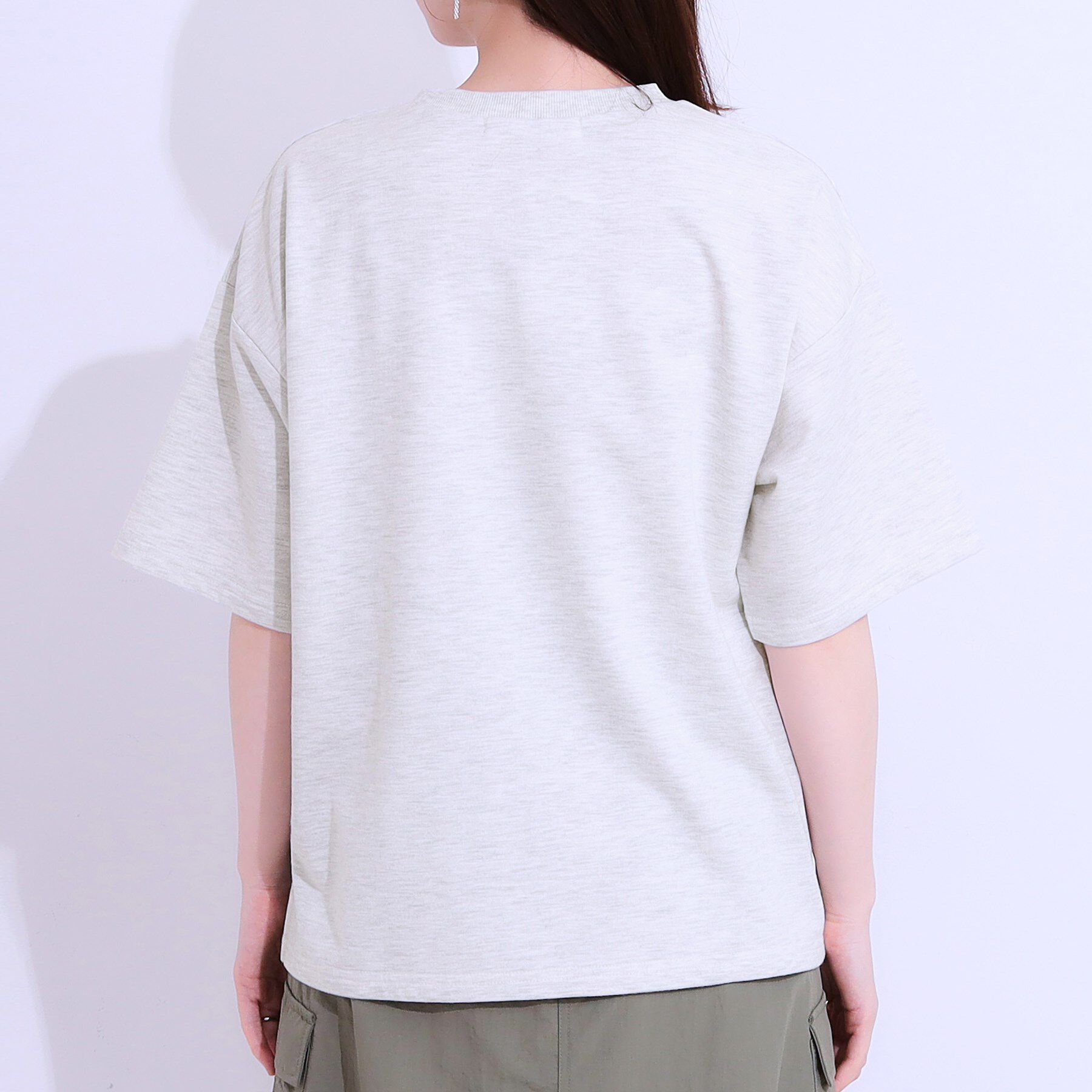 SHOO･LA･RUE「【S-LL】ゆるっと大人カジュアルに 柄ロゴアソート ミニ裏毛トップス」|Tシャツ・カットソー|