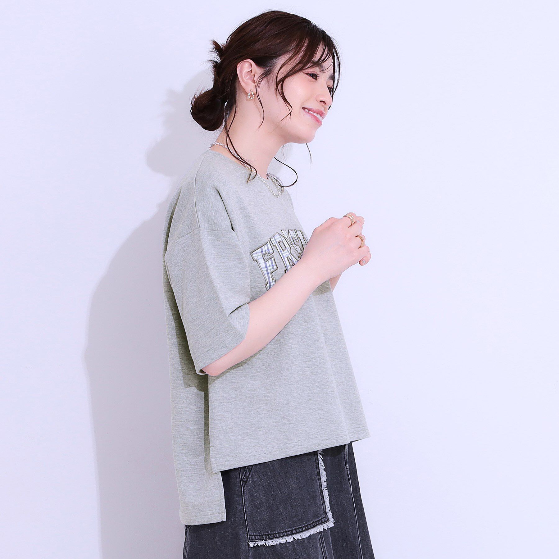 SHOO･LA･RUE「【S-LL】ゆるっと大人カジュアルに 柄ロゴアソート ミニ裏毛トップス」|Tシャツ・カットソー|