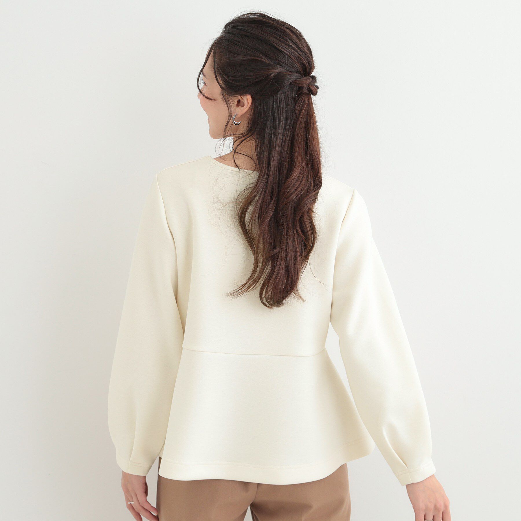 SHOO･LA･RUE「【S-LL/なめらかタッチ】 フェイクパール付きペプラムトップス」|Tシャツ・カットソー|