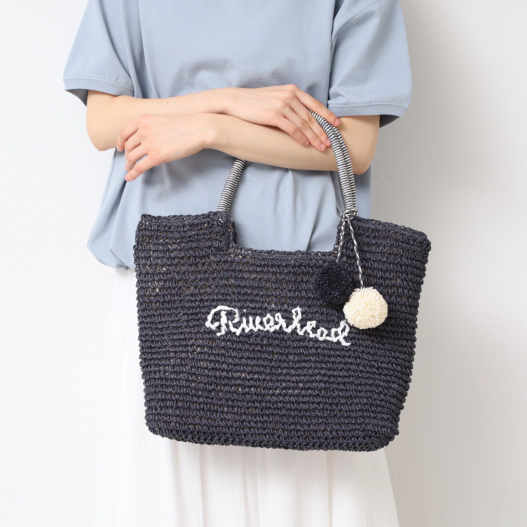 Dessin「【軽量・A4収納可】ポンポンチャームペーパーロゴトートバッグ」|トートバッグ|ネイビー(094)