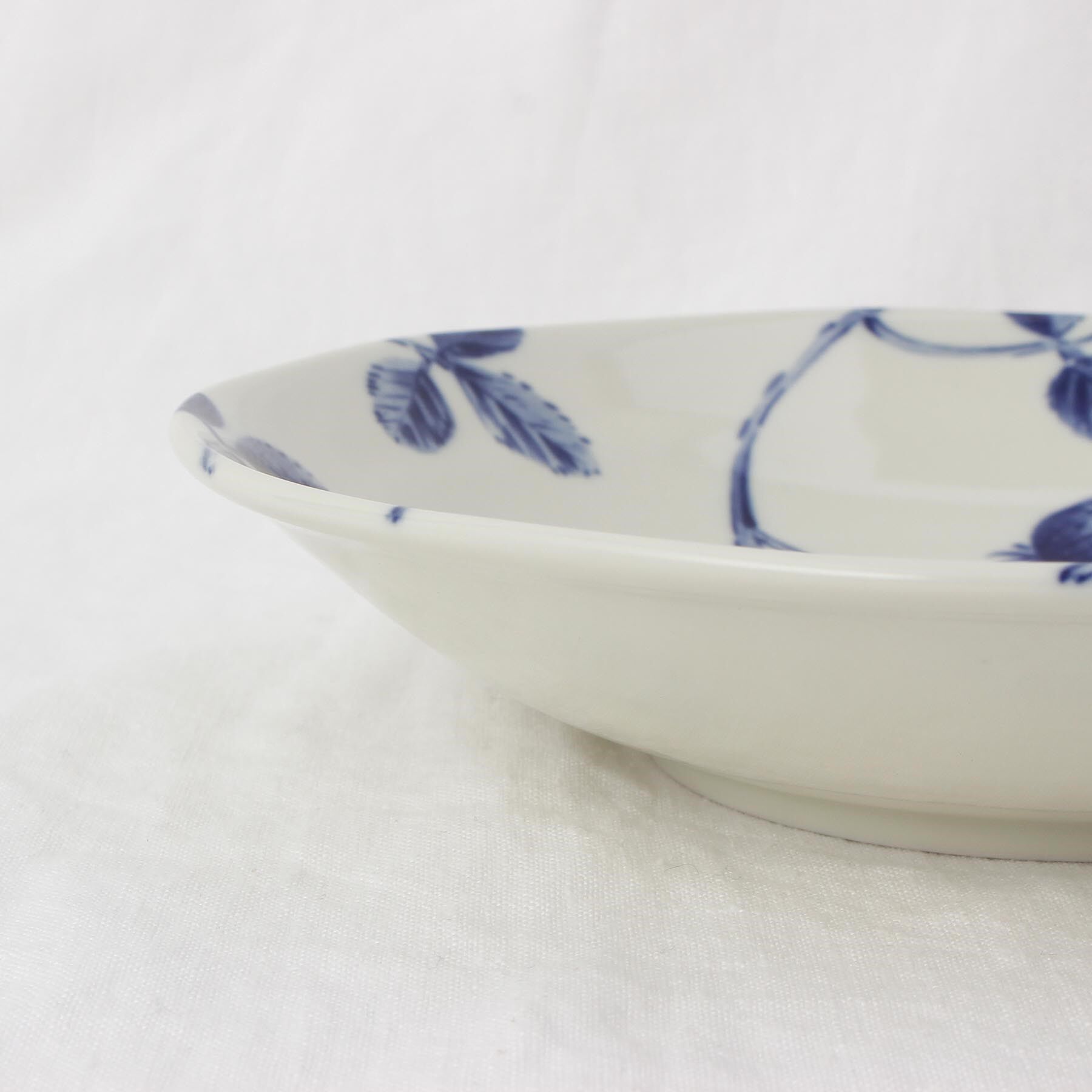 212 KITCHEN STORE「ボタニカル パスタ皿 ストロベリー」|食器・キッチングッズ|