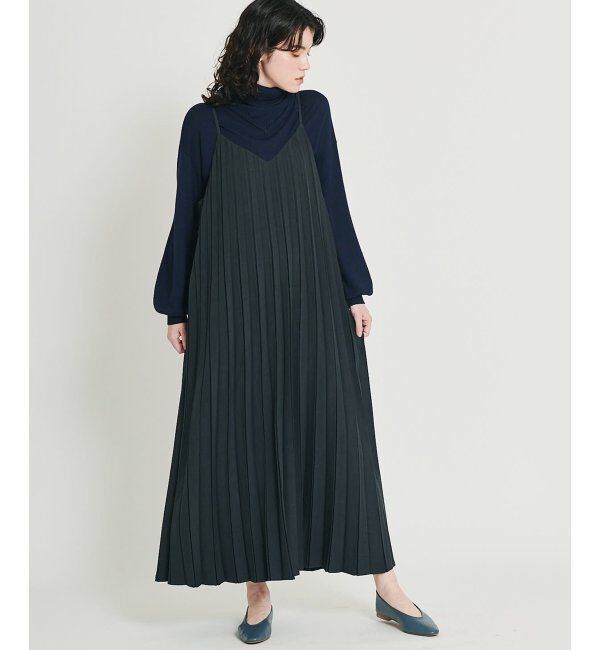 IKKA LOUNGE「&radic;M ルートエム プリーツワンピース」|ワンピース|チャコール