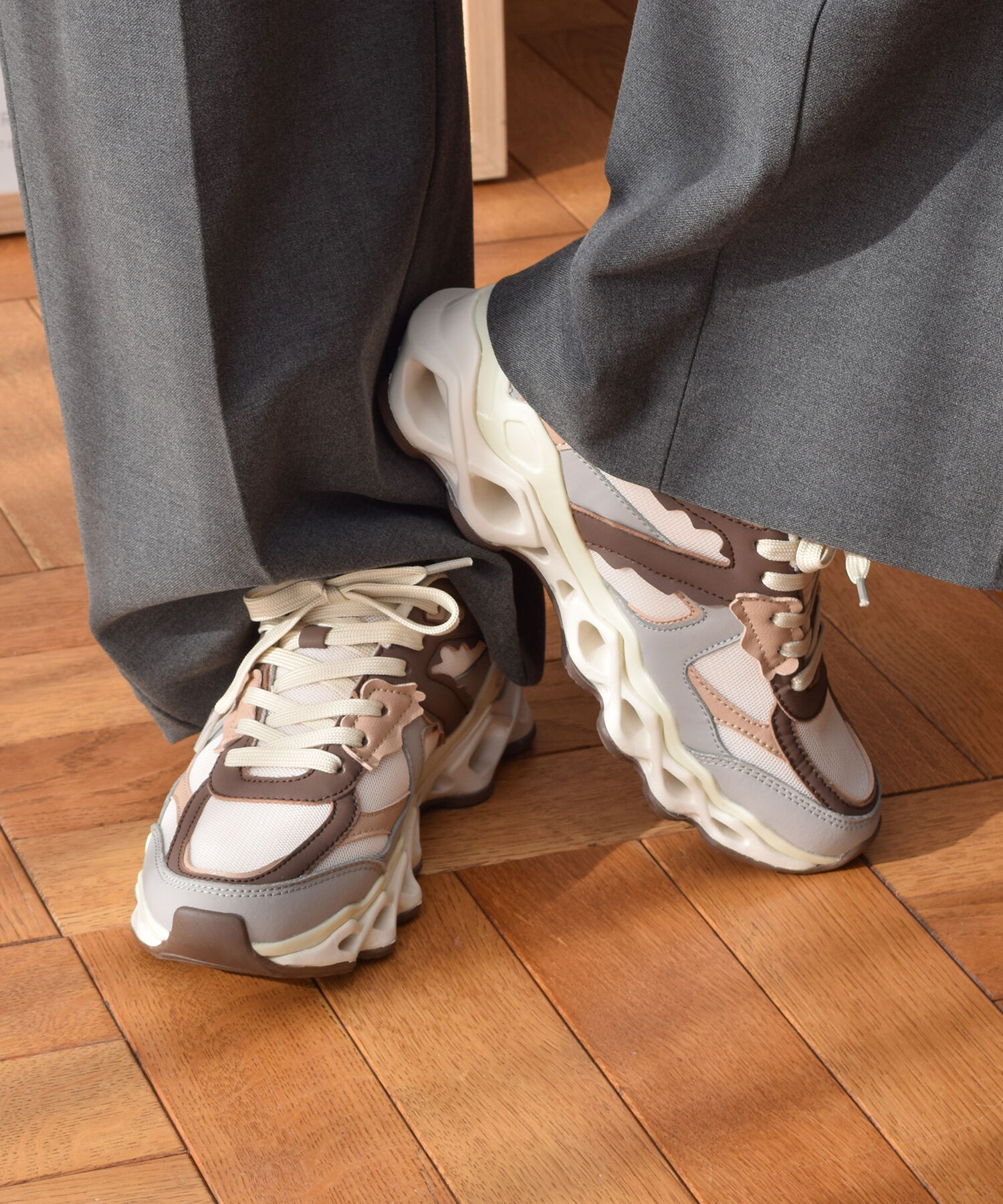  「【VINCULUM】中空ソールスニーカー(755107)」|スニーカー|BR/C